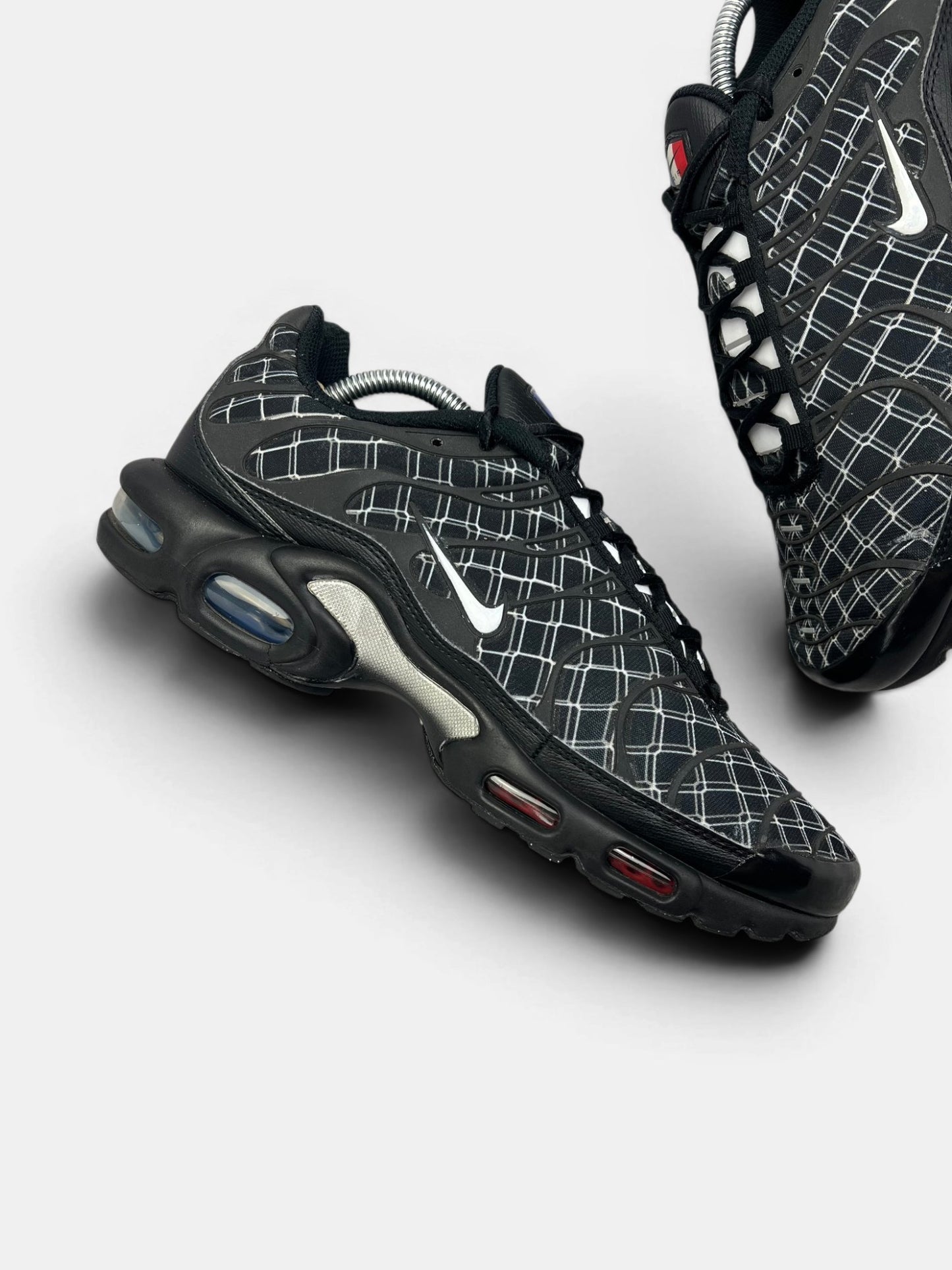 Nike Air Max Plus (TN) France — buty sportowe męskie w bardzo dobrym stanie rozmiar 44, zewnętrzny panel prawego buta
