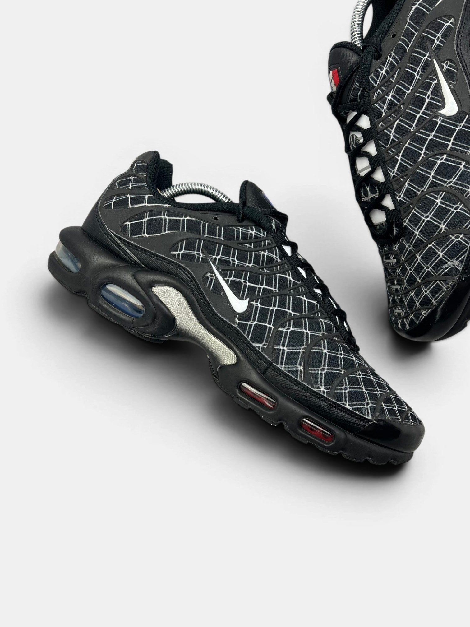 Nike Air Max Plus (TN) France — buty sportowe męskie w bardzo dobrym stanie rozmiar 44, zewnętrzny panel prawego buta