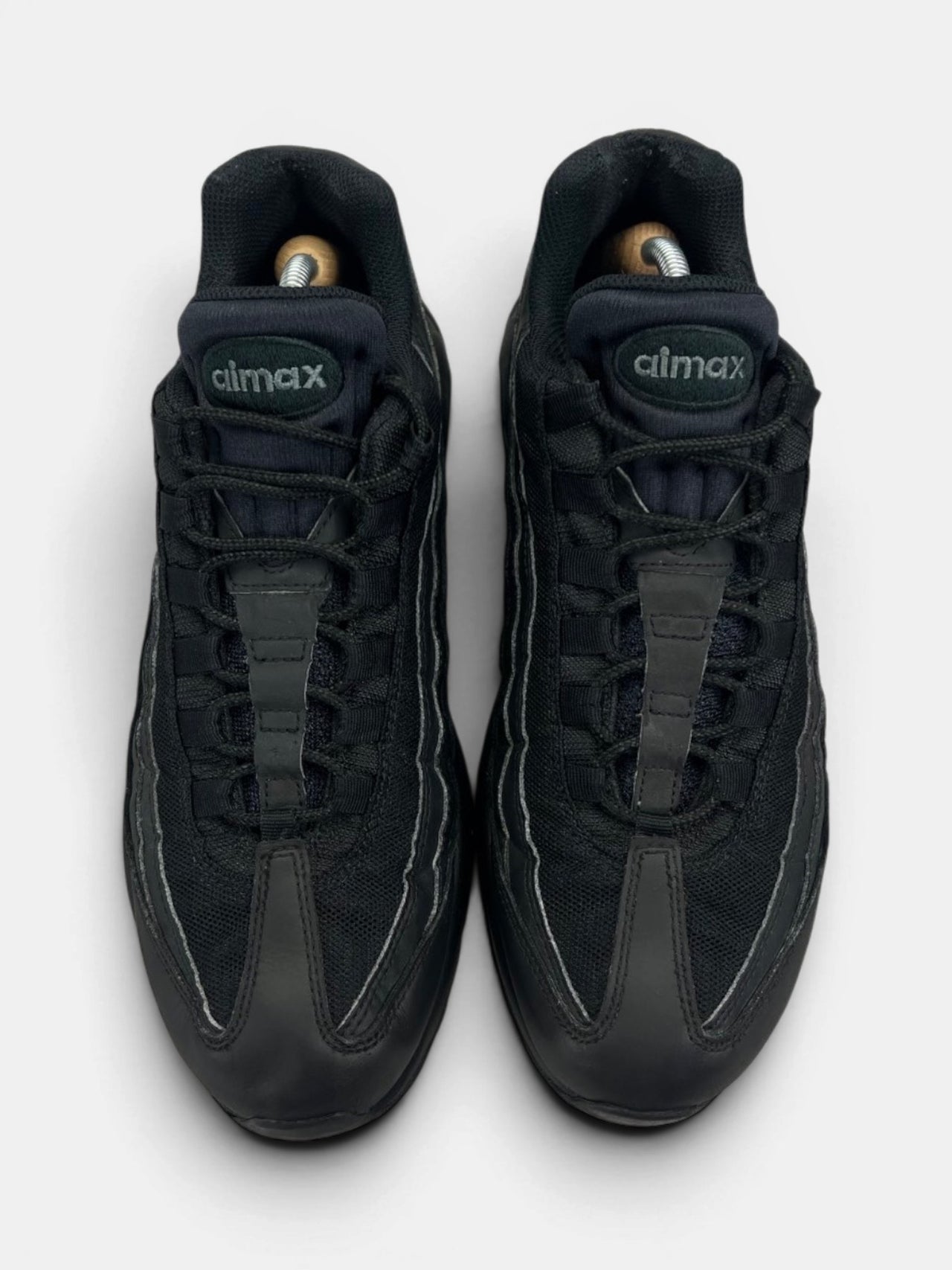 Nike Air Max 95 Essential Triple Black — buty sportowe męskie w bardzo dobrym stanie rozmiar 45.5, widok z góry