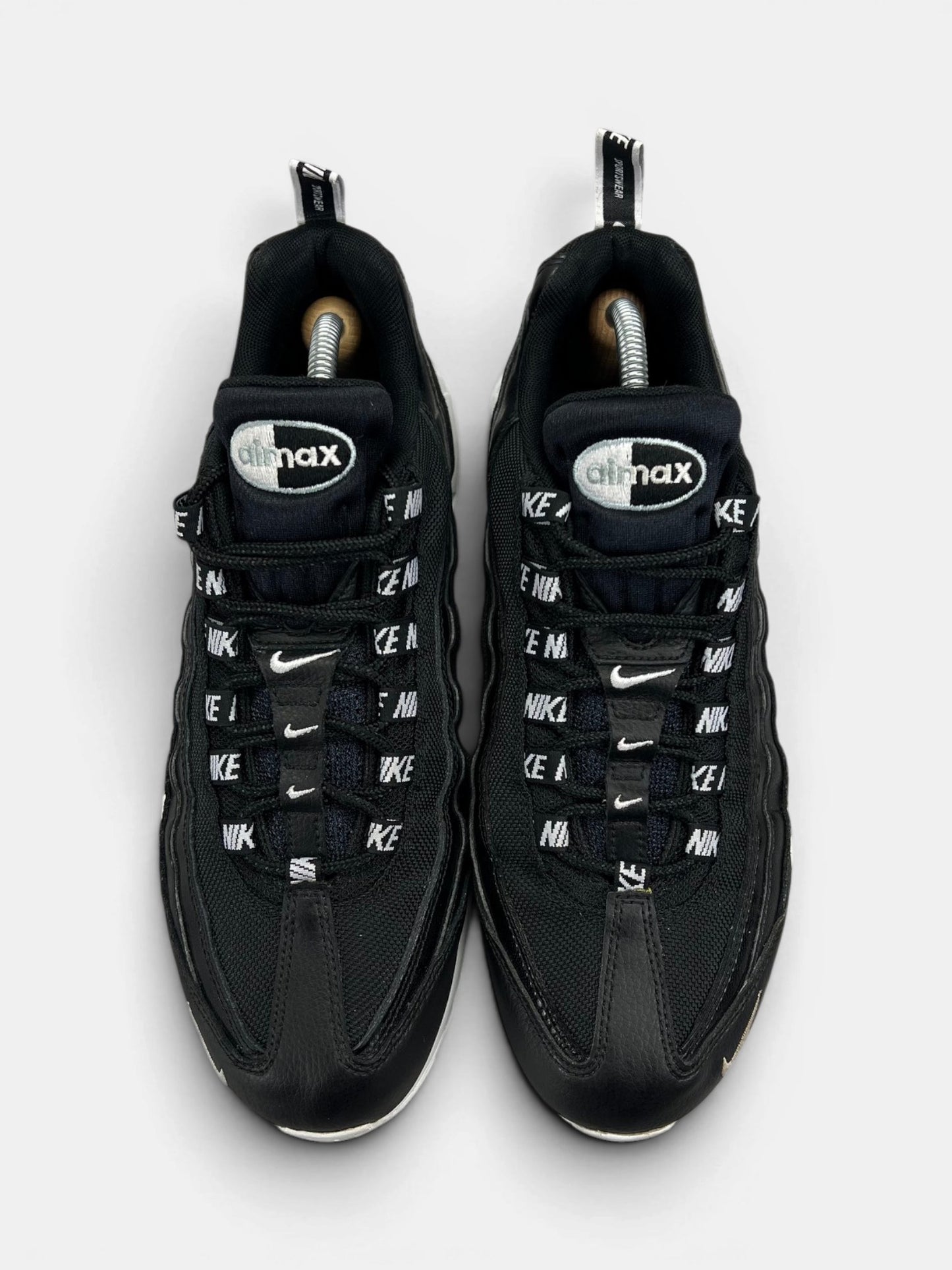 Nike Air Max 95 Overbranding Black — buty sportowe męskie w bardzo dobrym stanie rozmiar 43, widok z góry