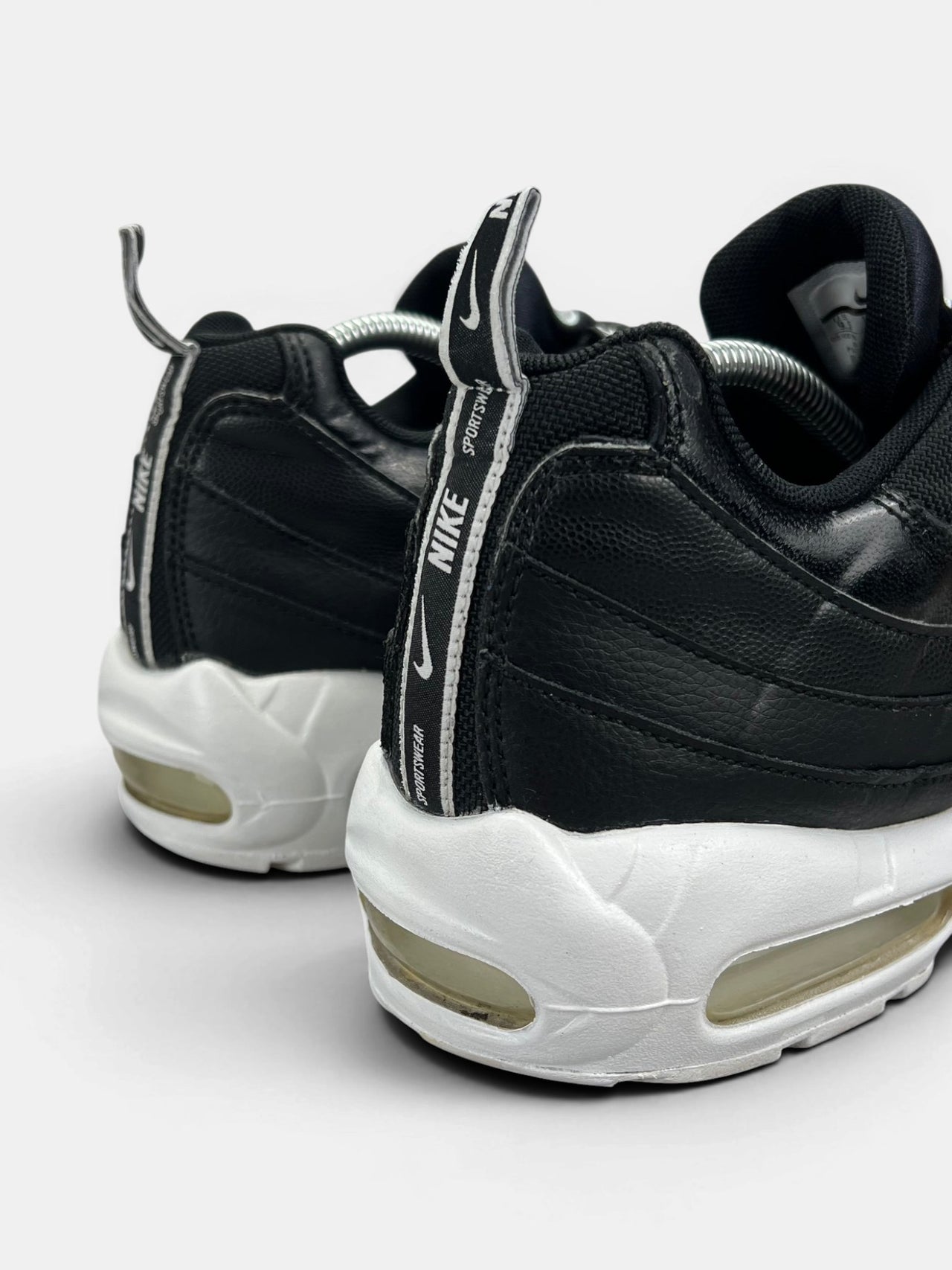 Nike Air Max 95 Overbranding Black — buty sportowe męskie w bardzo dobrym stanie rozmiar 43, widok z tyłu