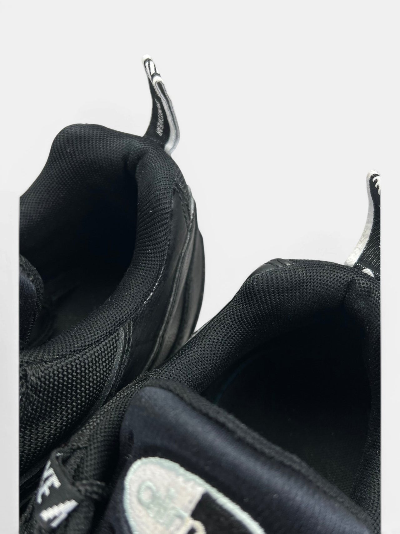 Nike Air Max 95 Overbranding Black — buty sportowe męskie w bardzo dobrym stanie rozmiar 43, zapiętki butów