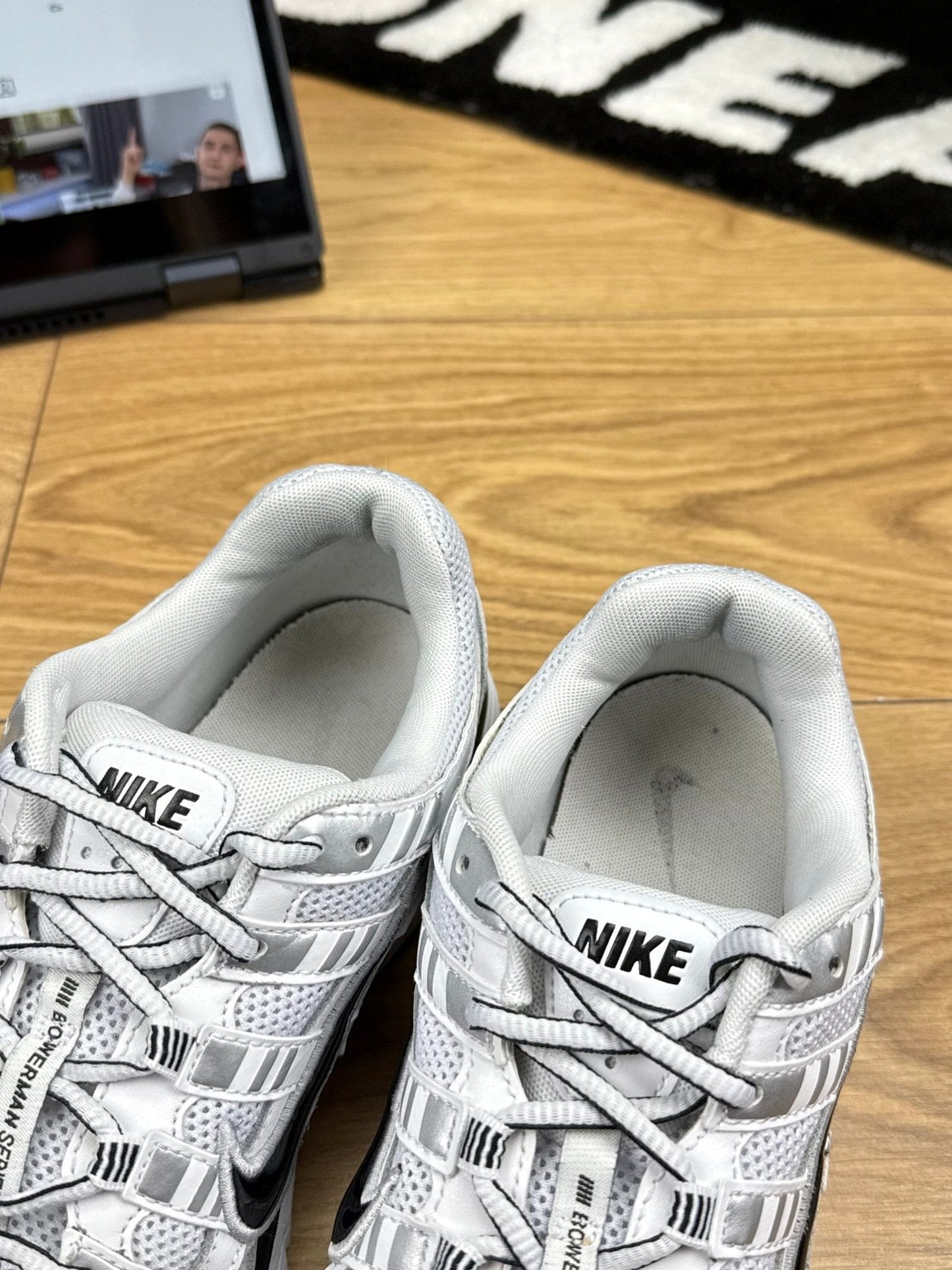 Nike P-6000 P-6000 Metallic Silver — buty sportowe męskie w bardzo dobrym stanie rozmiar 43, widok z boku