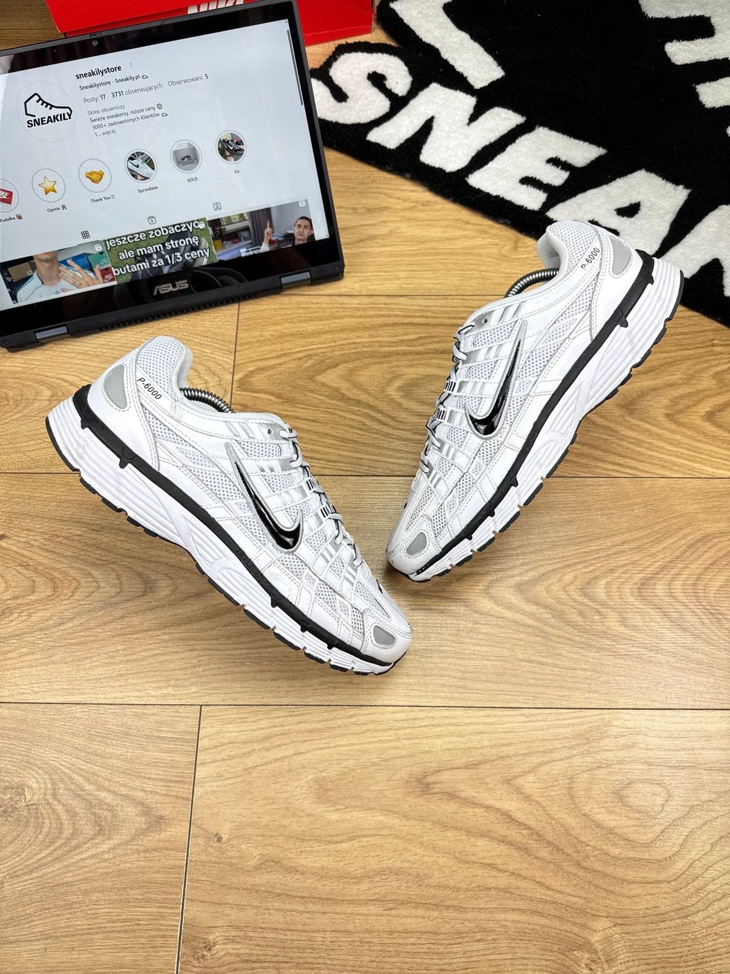 Nike P-6000 P-6000 Metallic Silver — buty sportowe męskie w bardzo dobrym stanie rozmiar 43, widok z góry na zewnętrzną stronę butów