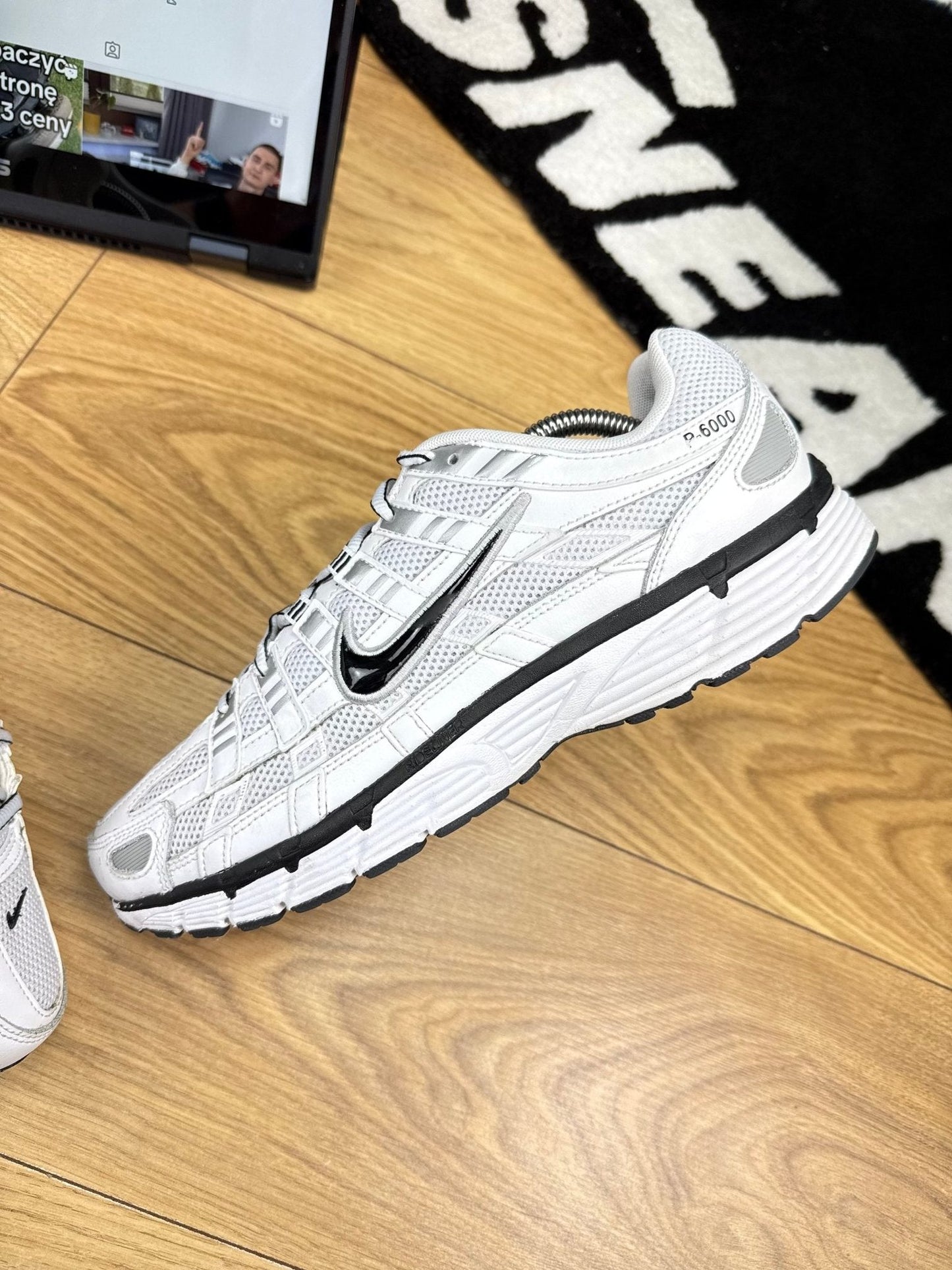 Nike P-6000 P-6000 Metallic Silver — buty sportowe męskie w bardzo dobrym stanie rozmiar 43, zewnętrzny panel lewego buta