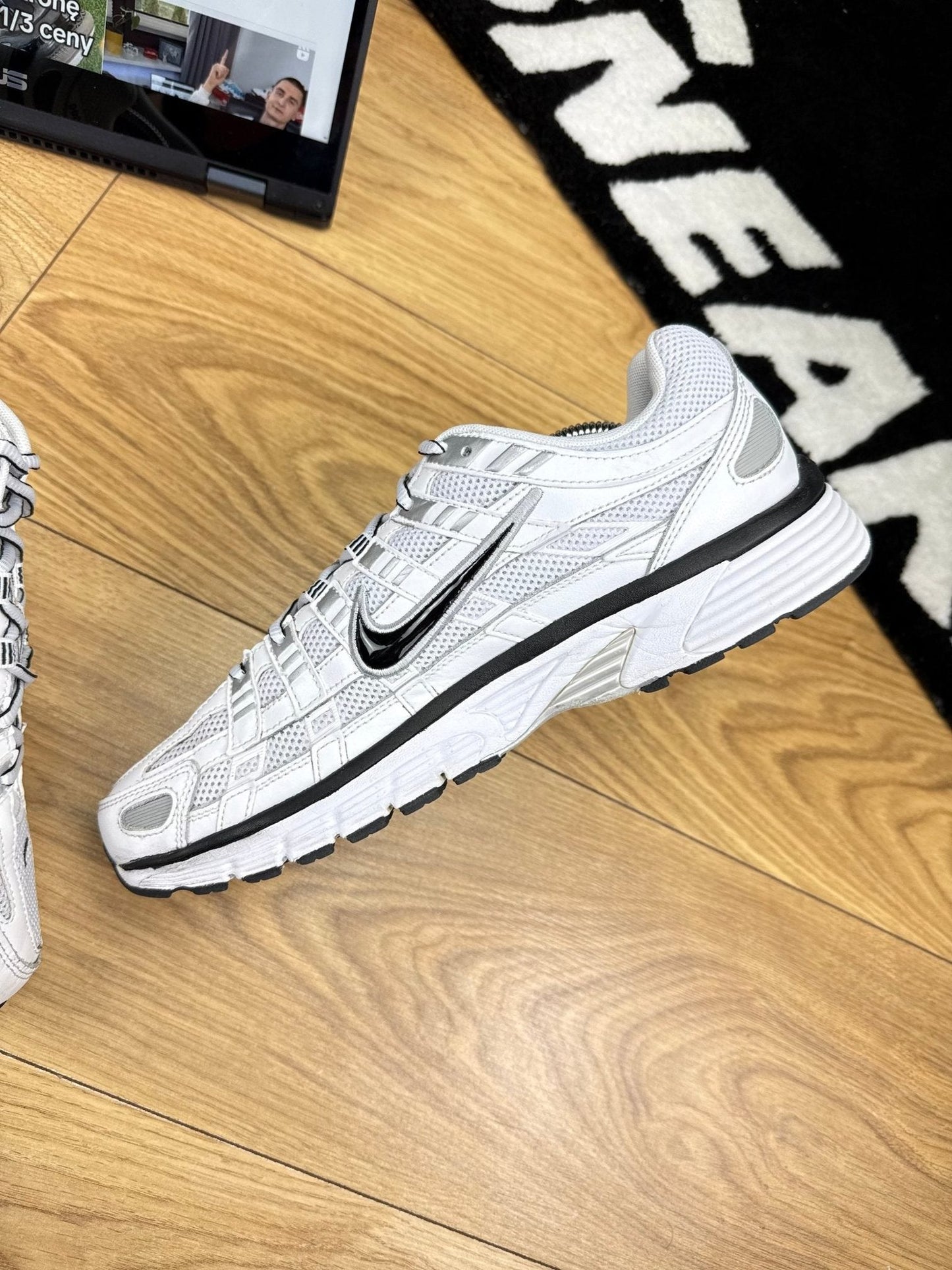 Nike P-6000 P-6000 Metallic Silver — buty sportowe męskie w bardzo dobrym stanie rozmiar 43, wewnętrzny panel prawego buta