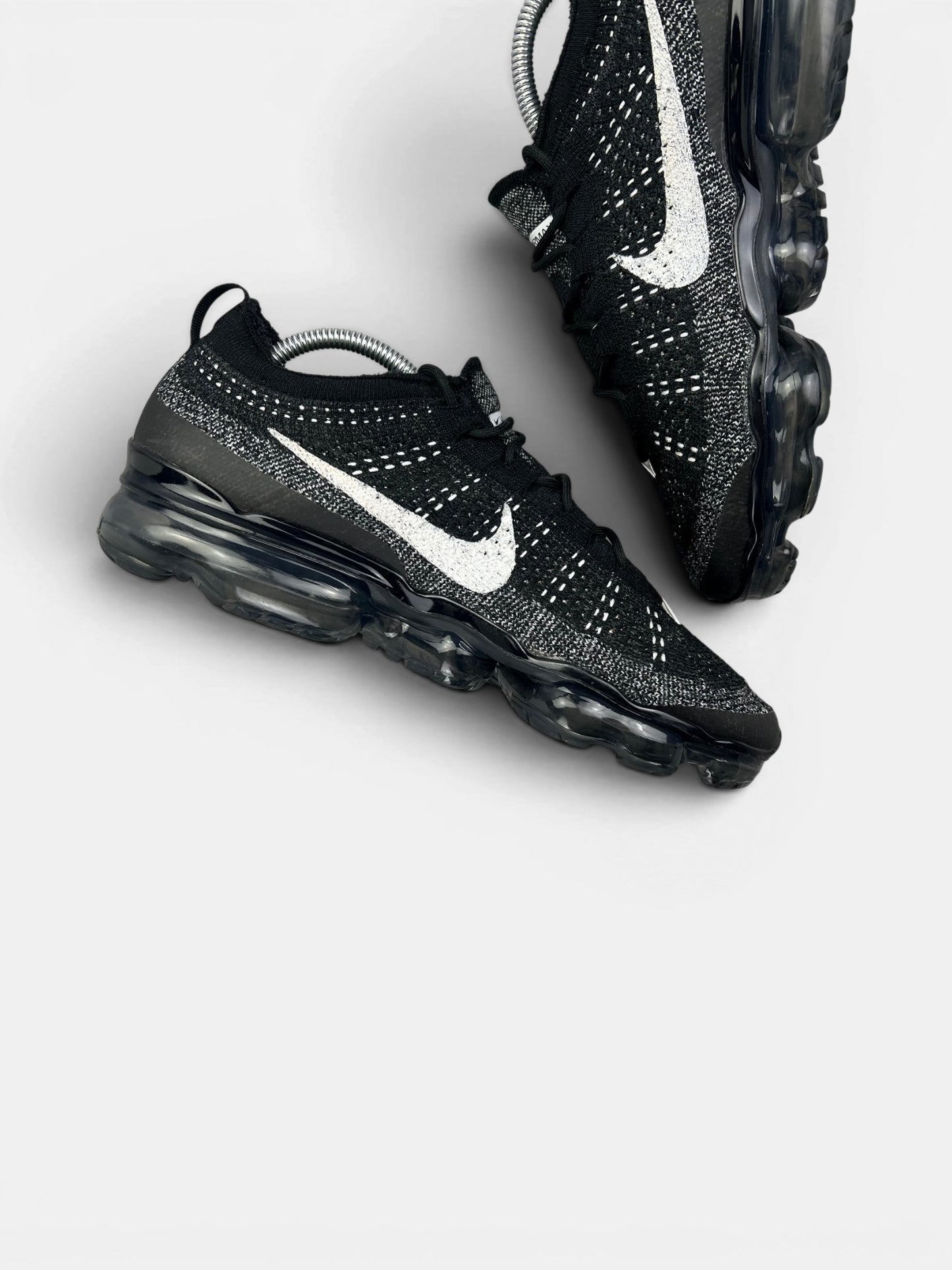 Nike Air VaporMax 2023 Flyknit Oreo — buty sportowe męskie w bardzo dobrym stanie rozmiar 43, wewnętrzny panel lewego buta