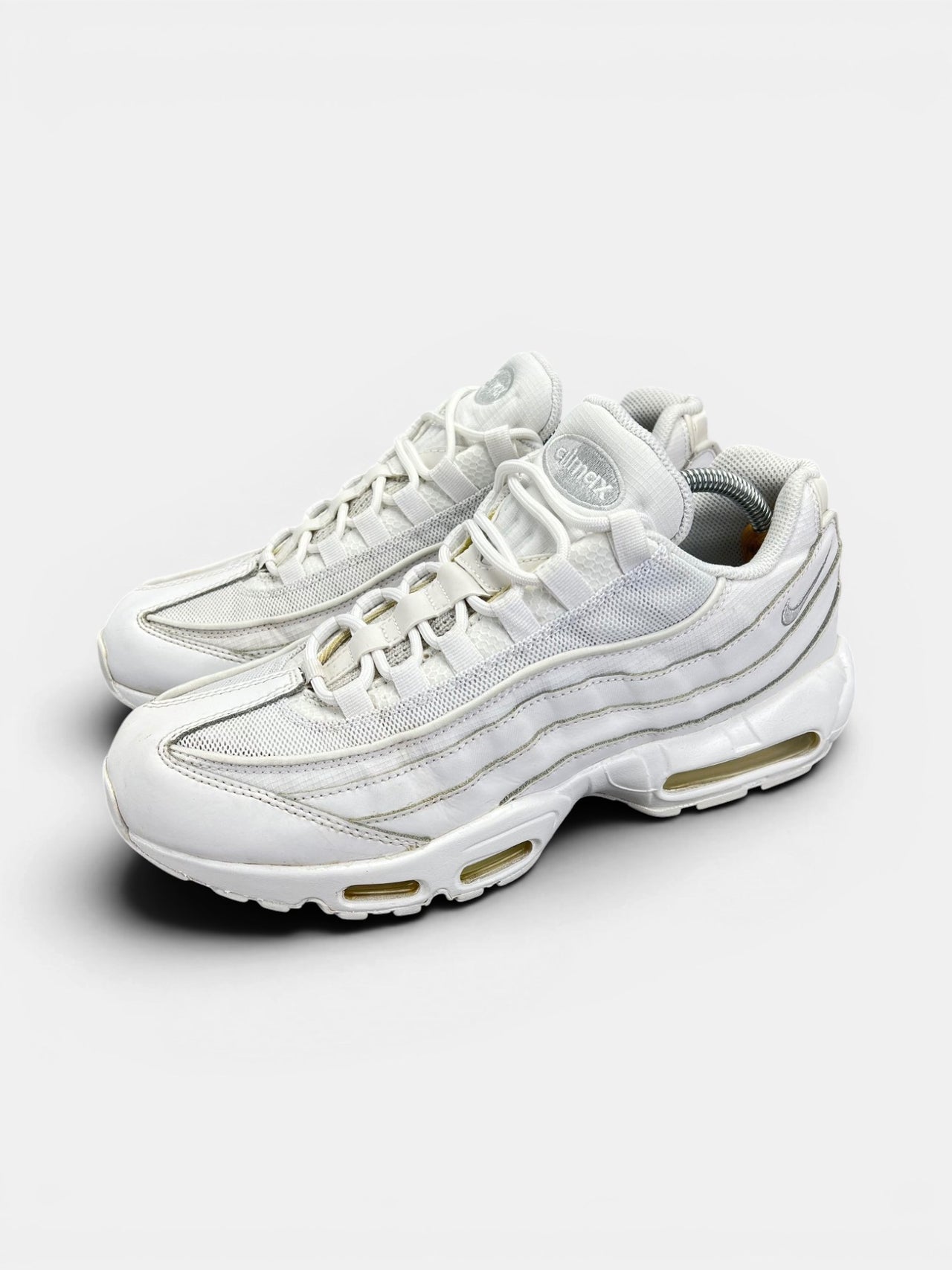 Nike Air Max 95 Triple White — buty sportowe męskie w bardzo dobrym stanie rozmiar 44.5, widok z boku