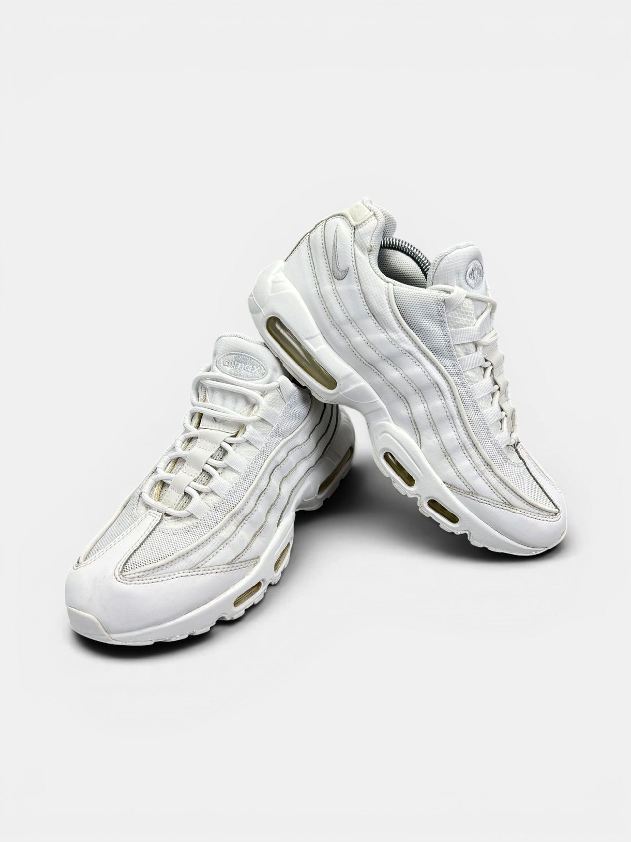Nike Air Max 95 Triple White — buty sportowe męskie w bardzo dobrym stanie rozmiar 44.5, boczny profil
