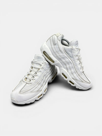 Nike Air Max 95 Triple White — buty sportowe męskie w bardzo dobrym stanie rozmiar 44.5, boczny profil