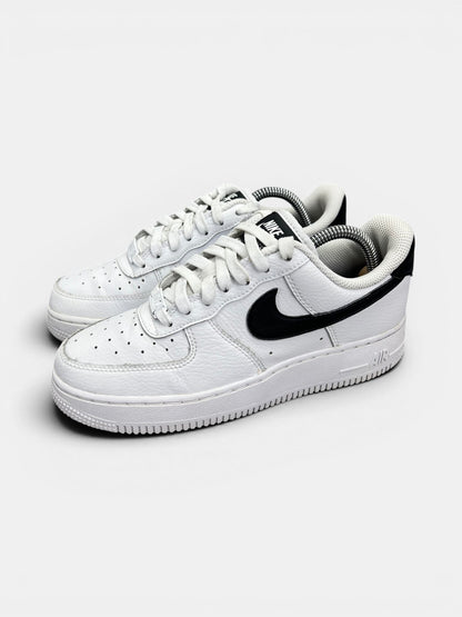 Nike Air Force 1 ’07 “White/Black” White Black — buty sportowe damskie w bardzo dobrym stanie rozmiar 37.5, widok z boku