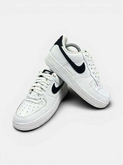 Nike Air Force 1 ’07 “White/Black” White Black — buty sportowe damskie w bardzo dobrym stanie rozmiar 37.5, boczny profil