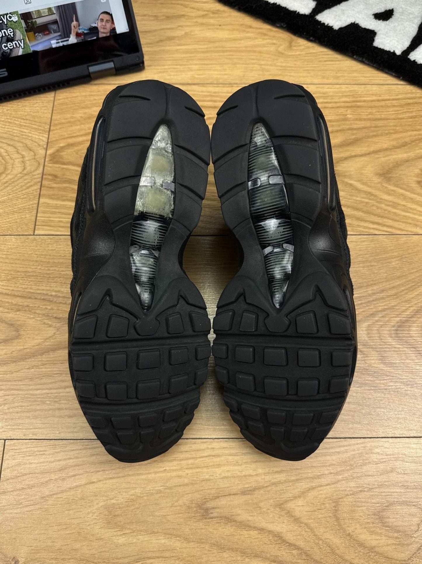 Nike Air Max 95 Essential Triple Black — buty sportowe męskie w bardzo dobrym stanie rozmiar 42.5, podeszwa