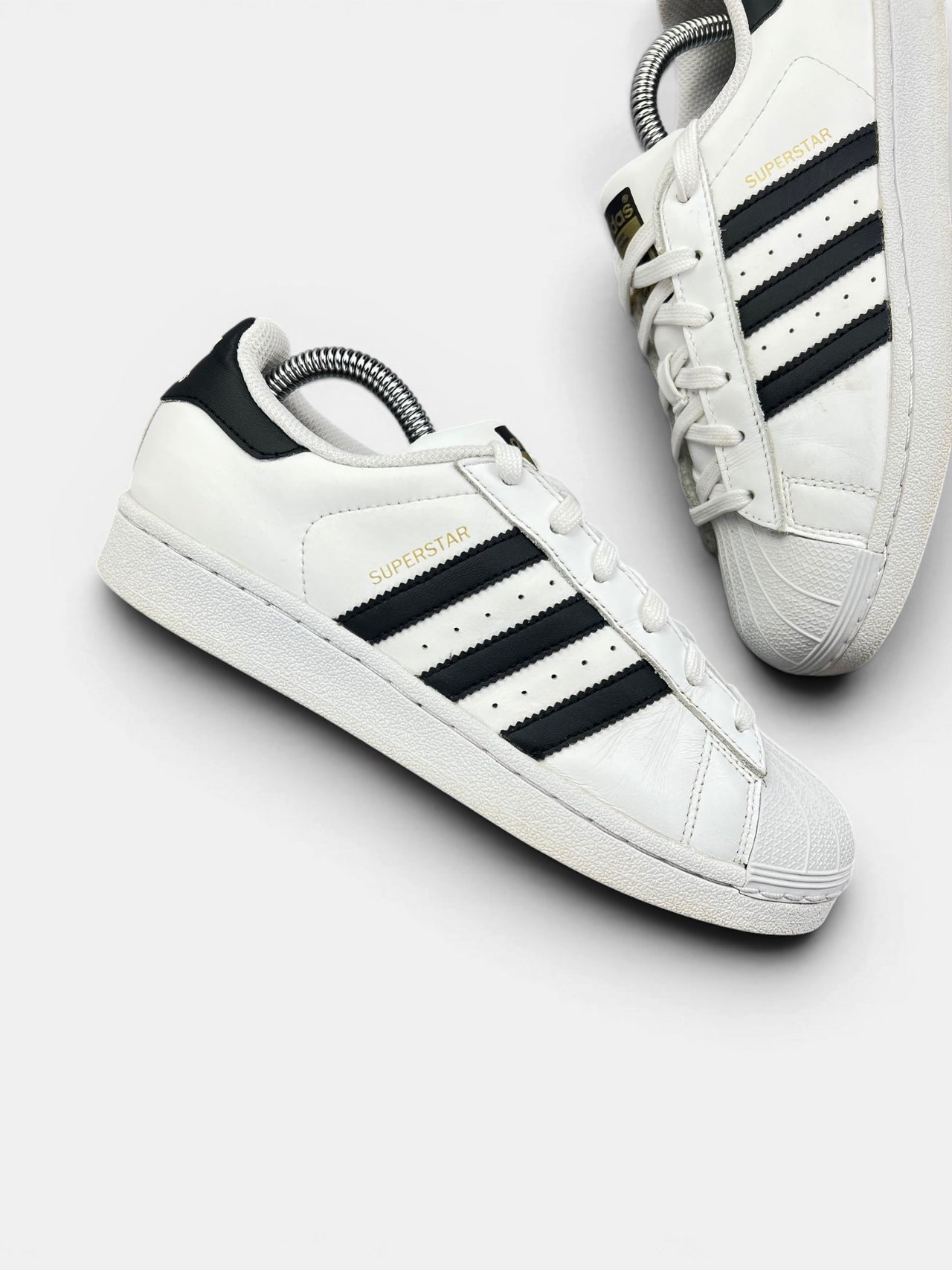 Adidas Superstar II White Gold Tongue — buty sportowe damskie w bardzo dobrym stanie rozmiar 37 1/3, zewnętrzny panel prawego buta
