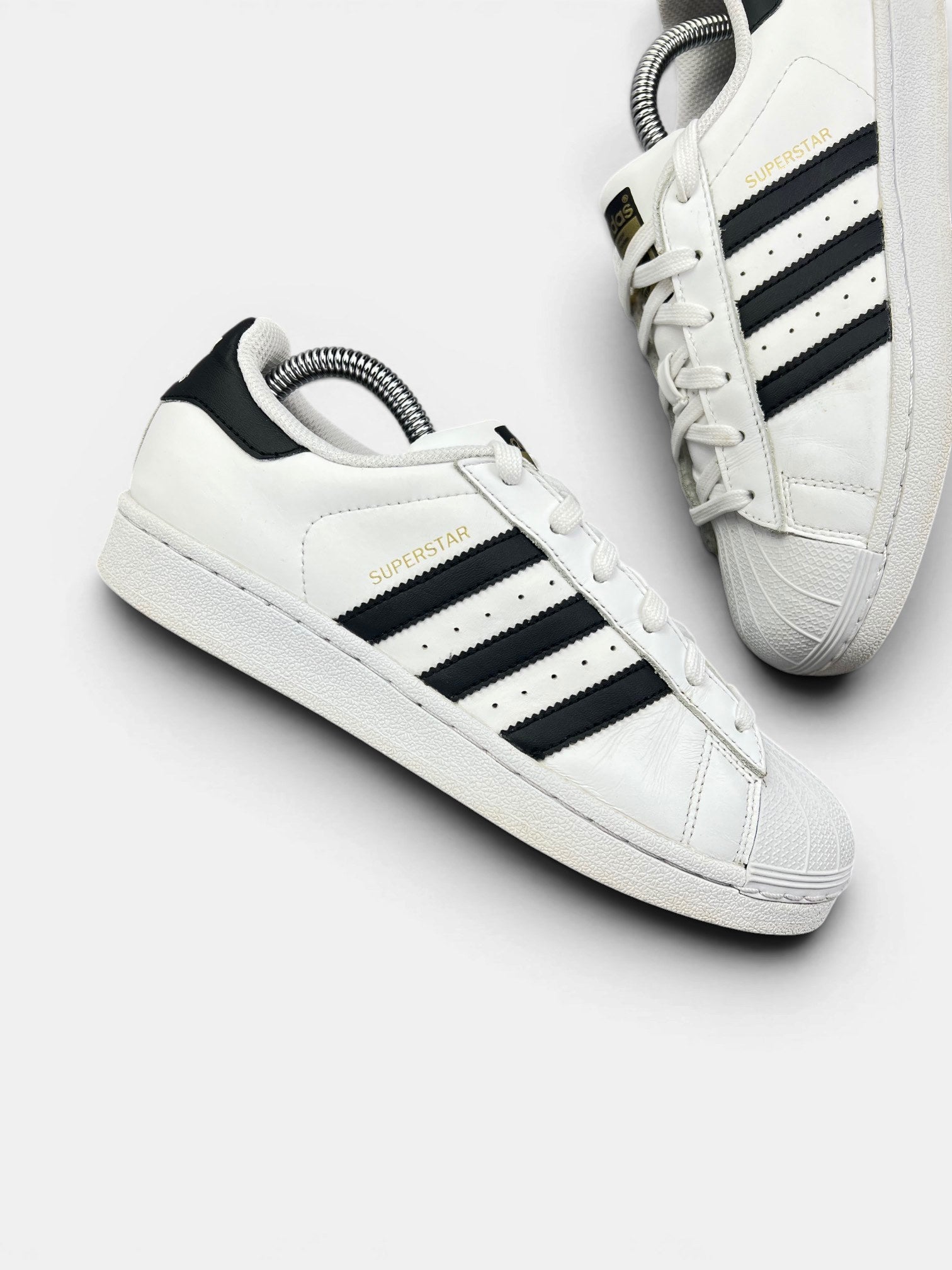 Adidas Superstar II White Gold Tongue — buty sportowe damskie w bardzo dobrym stanie rozmiar 37 1/3, zewnętrzny panel prawego buta