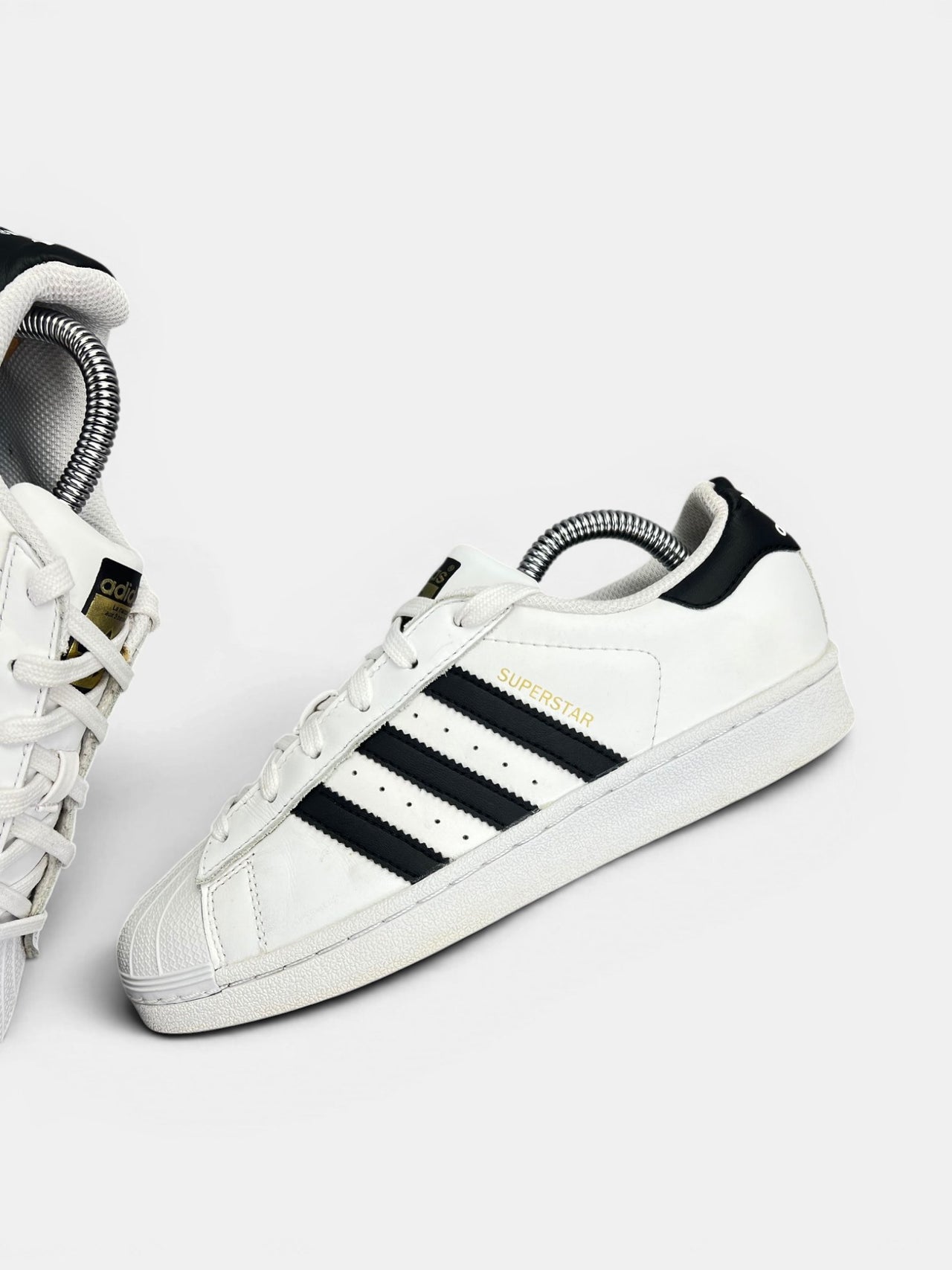 Adidas Superstar II White Gold Tongue — buty sportowe damskie w bardzo dobrym stanie rozmiar 37 1/3, zewnętrzny panel lewego buta