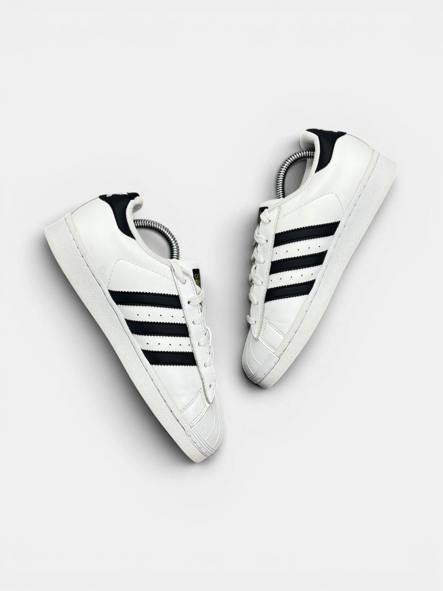 Adidas Superstar II White Gold Tongue — buty sportowe damskie w bardzo dobrym stanie rozmiar 37 1/3, widok z góry na wewnętrzną stronę butów