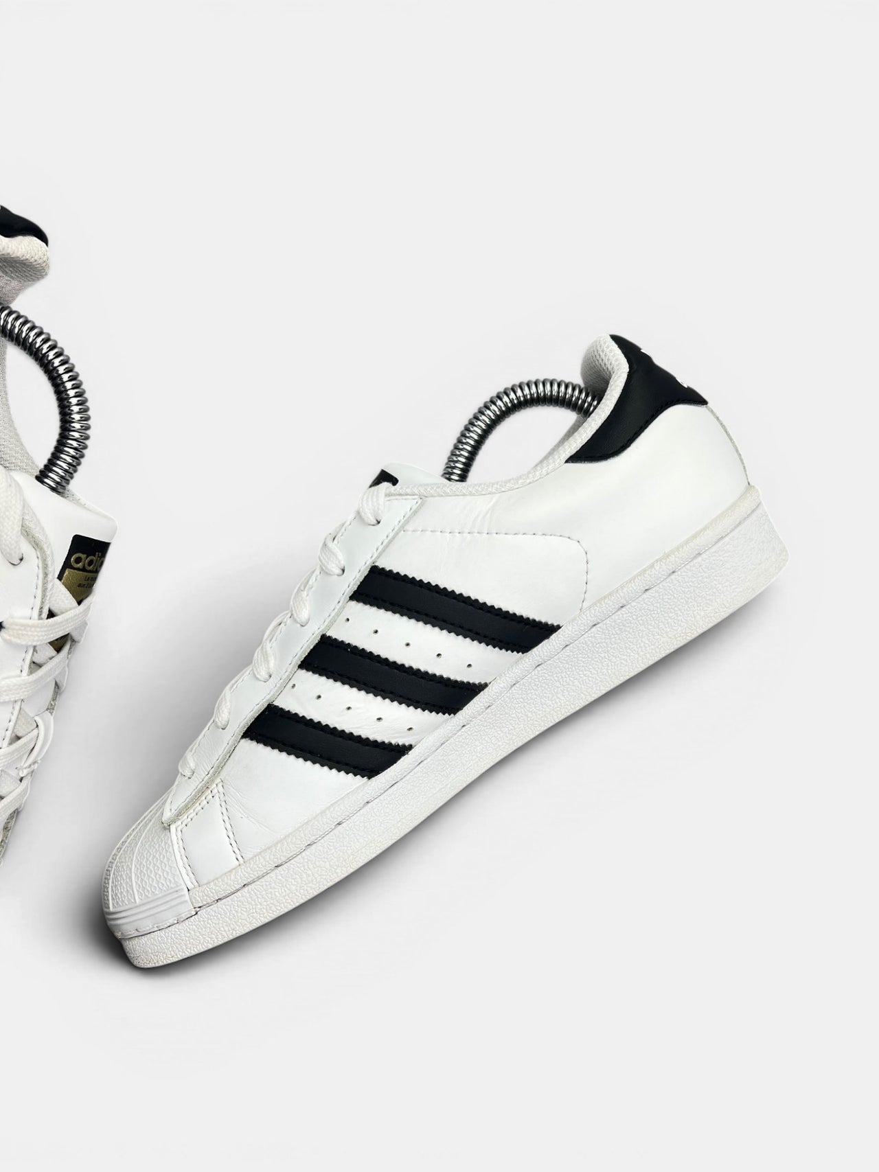 Adidas Superstar II White Gold Tongue — buty sportowe damskie w bardzo dobrym stanie rozmiar 37 1/3, wewnętrzny panel prawego buta