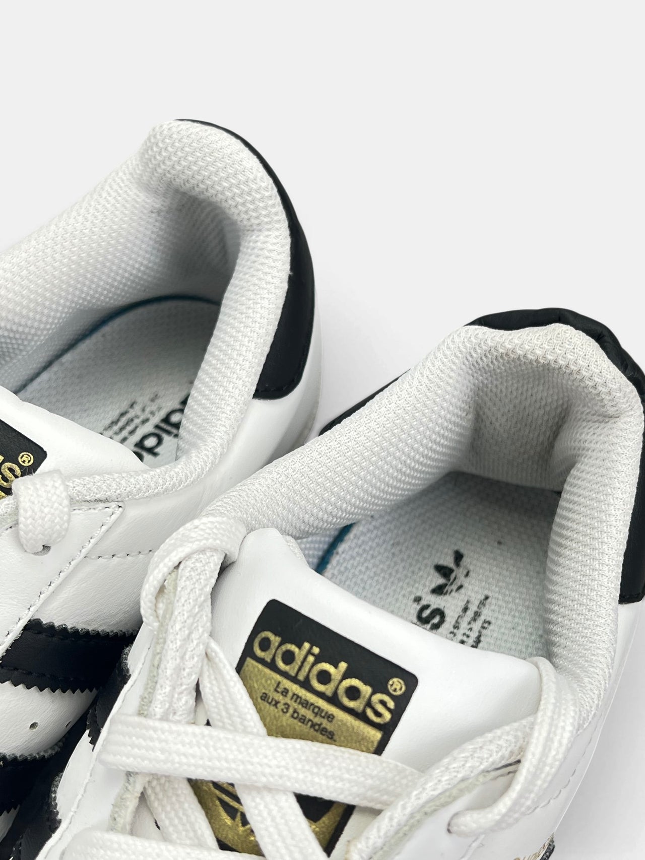 Adidas Superstar II White Gold Tongue — buty sportowe damskie w bardzo dobrym stanie rozmiar 37 1/3, zapiętki butów