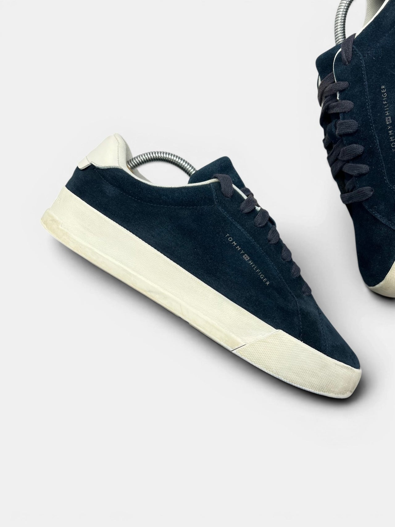 Tommy Hilfiger COURT BETTER — buty sportowe męskie w bardzo dobrym stanie rozmiar 42, zewnętrzny panel prawego buta