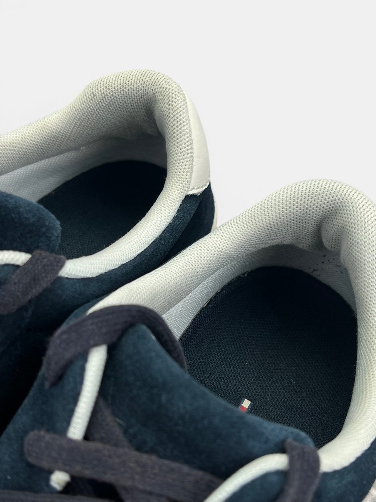 Tommy Hilfiger COURT BETTER — buty sportowe męskie w bardzo dobrym stanie rozmiar 42, zapiętki butów