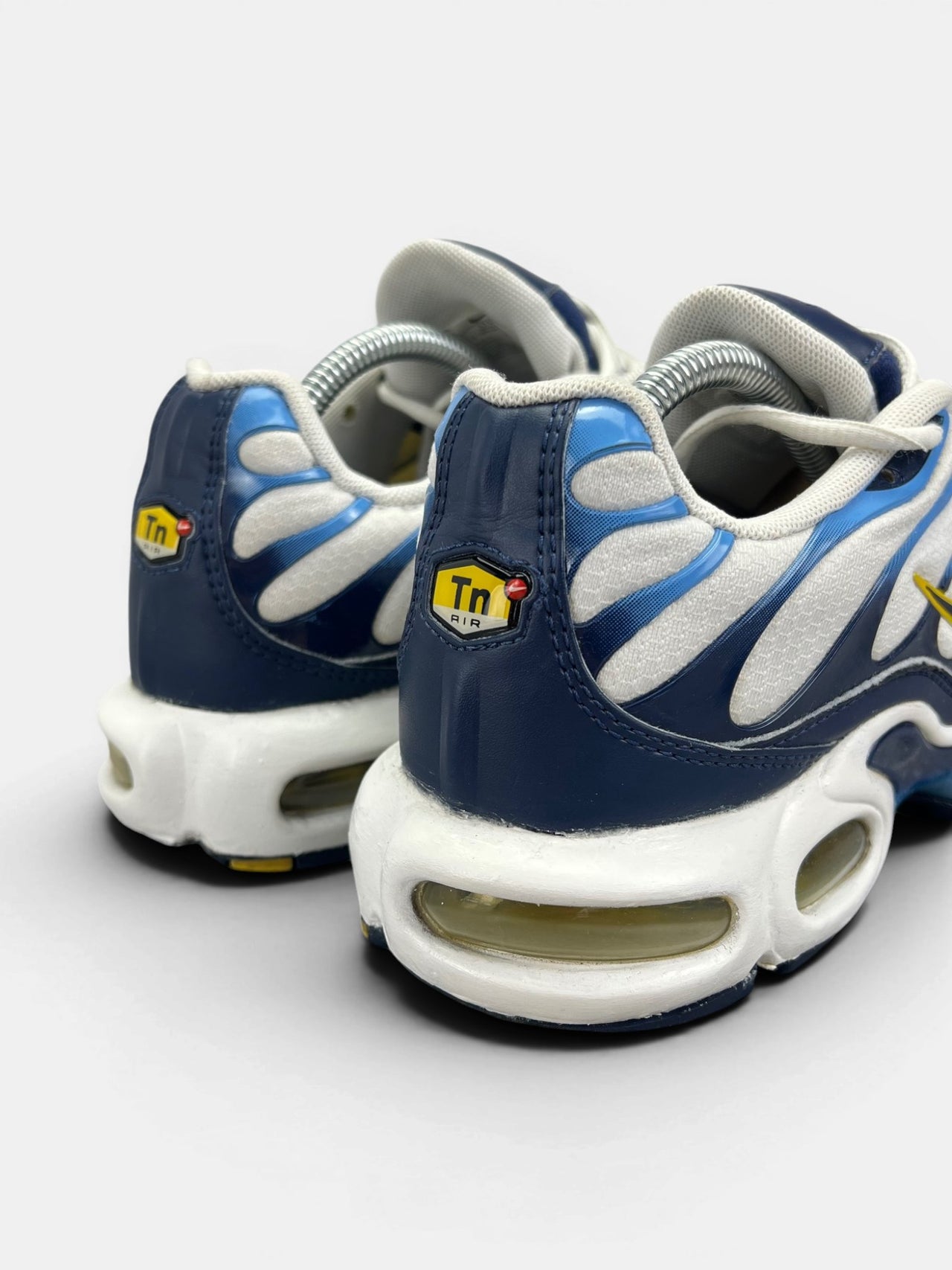 Nike Air Max Plus (TN) White Navy Gold — buty sportowe męskie w bardzo dobrym stanie rozmiar 43, widok z tyłu