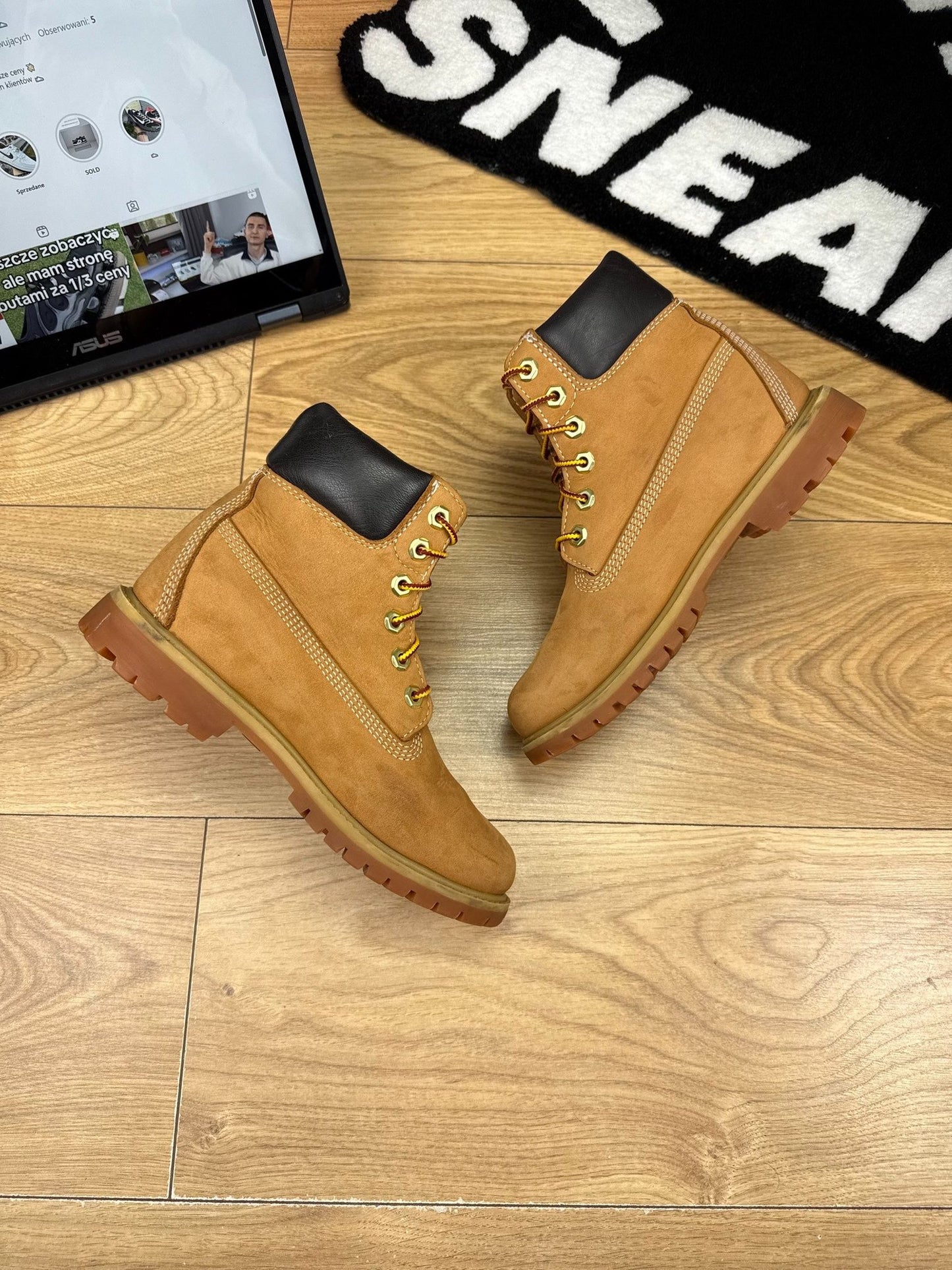 Timberland Premium 6-Inch Boot Wheat Nubuck — buty sportowe damskie w bardzo dobrym stanie rozmiar 37, zewnętrzny panel prawego buta