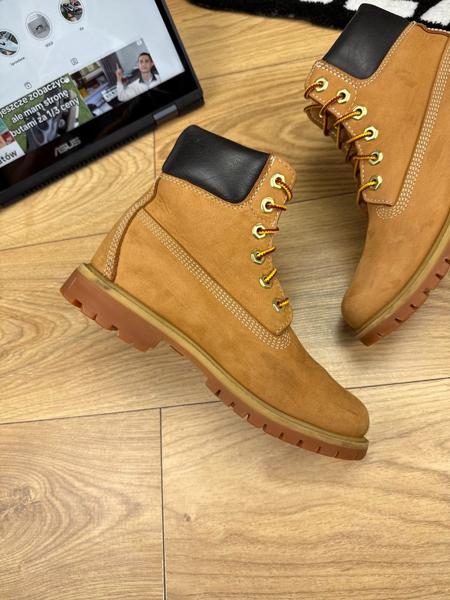 Timberland Premium 6-Inch Boot Wheat Nubuck — buty sportowe damskie w bardzo dobrym stanie rozmiar 37, zewnętrzny panel lewego buta