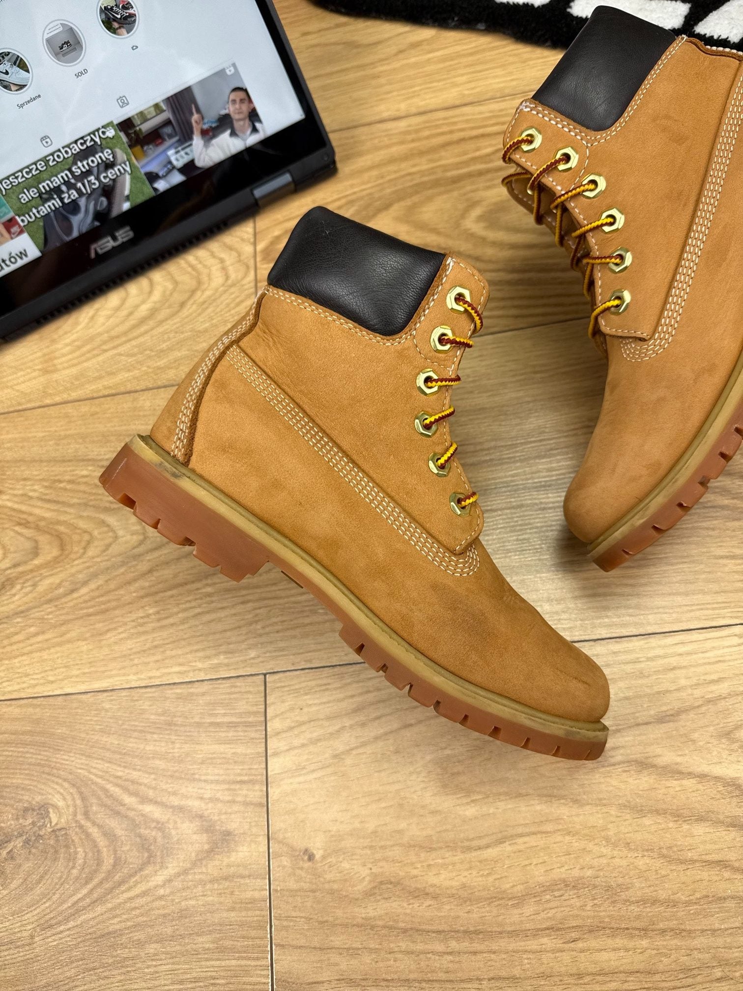 Timberland Premium 6-Inch Boot Wheat Nubuck — buty sportowe damskie w bardzo dobrym stanie rozmiar 37, zewnętrzny panel lewego buta