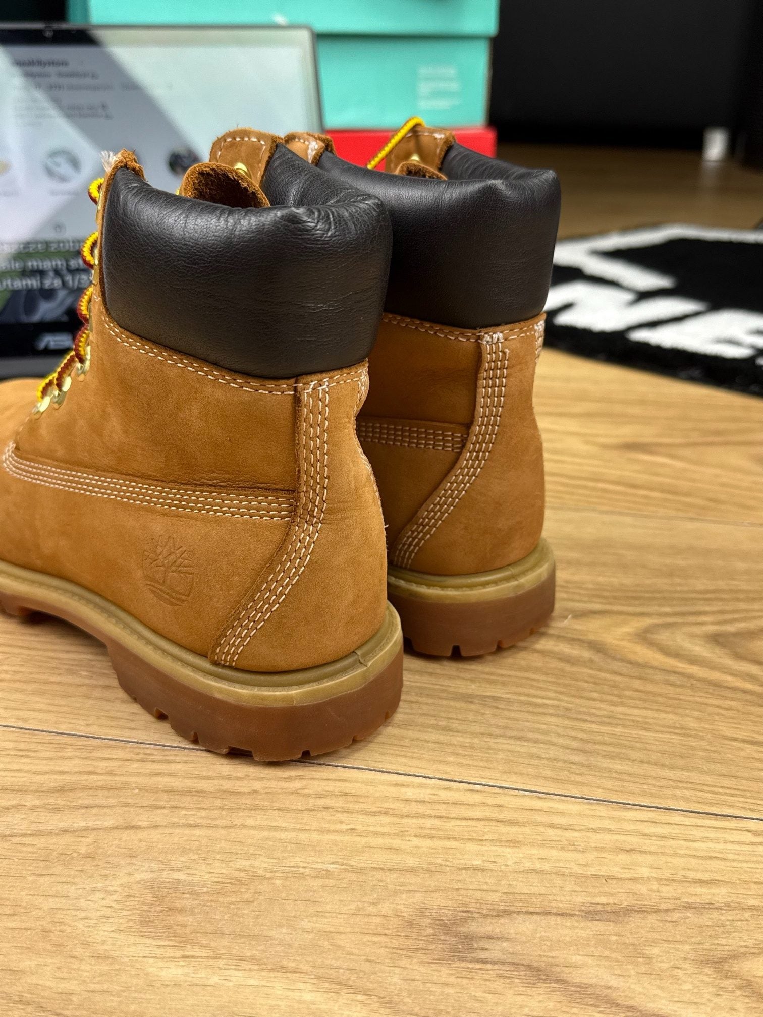 Timberland Premium 6-Inch Boot Wheat Nubuck — buty sportowe damskie w bardzo dobrym stanie rozmiar 37, widok z góry