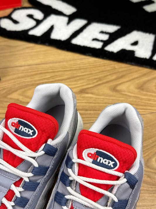 Nike Air Max 95 Cement Grey Thunder Blue — buty sportowe męskie w bardzo dobrym stanie rozmiar 44, widok z boku