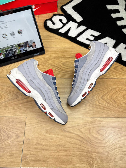 Nike Air Max 95 Cement Grey Thunder Blue — buty sportowe męskie w bardzo dobrym stanie rozmiar 44, widok z góry na wewnętrzną stronę butów