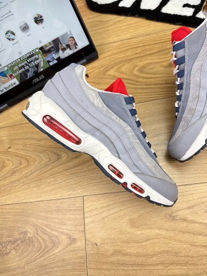 Nike Air Max 95 Cement Grey Thunder Blue — buty sportowe męskie w bardzo dobrym stanie rozmiar 44, wewnętrzny panel lewego buta