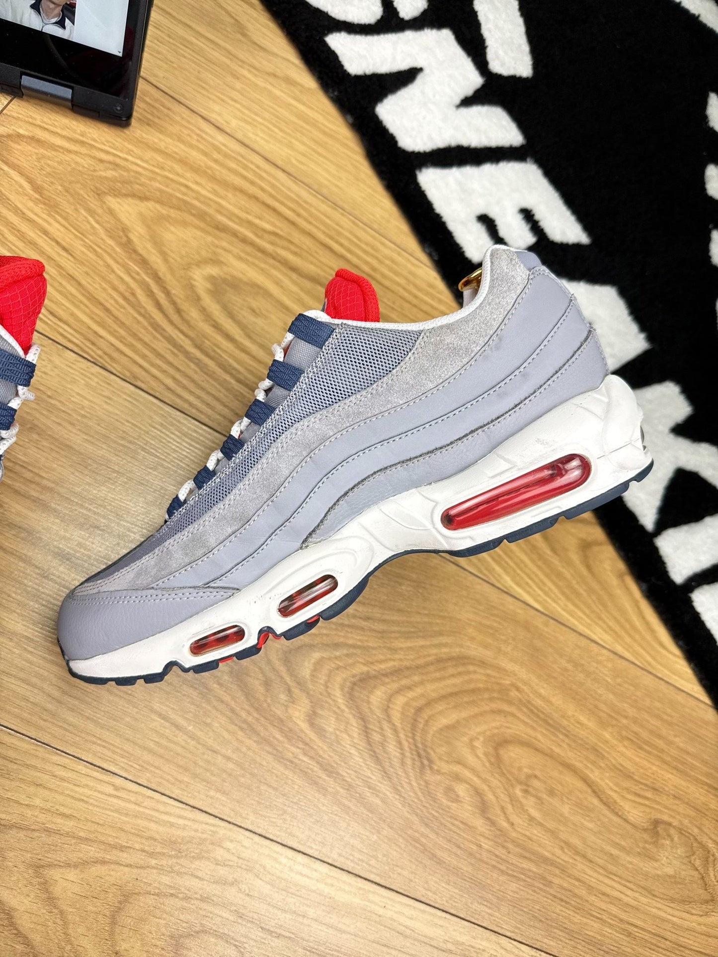 Nike Air Max 95 Cement Grey Thunder Blue — buty sportowe męskie w bardzo dobrym stanie rozmiar 44, wewnętrzny panel prawego buta