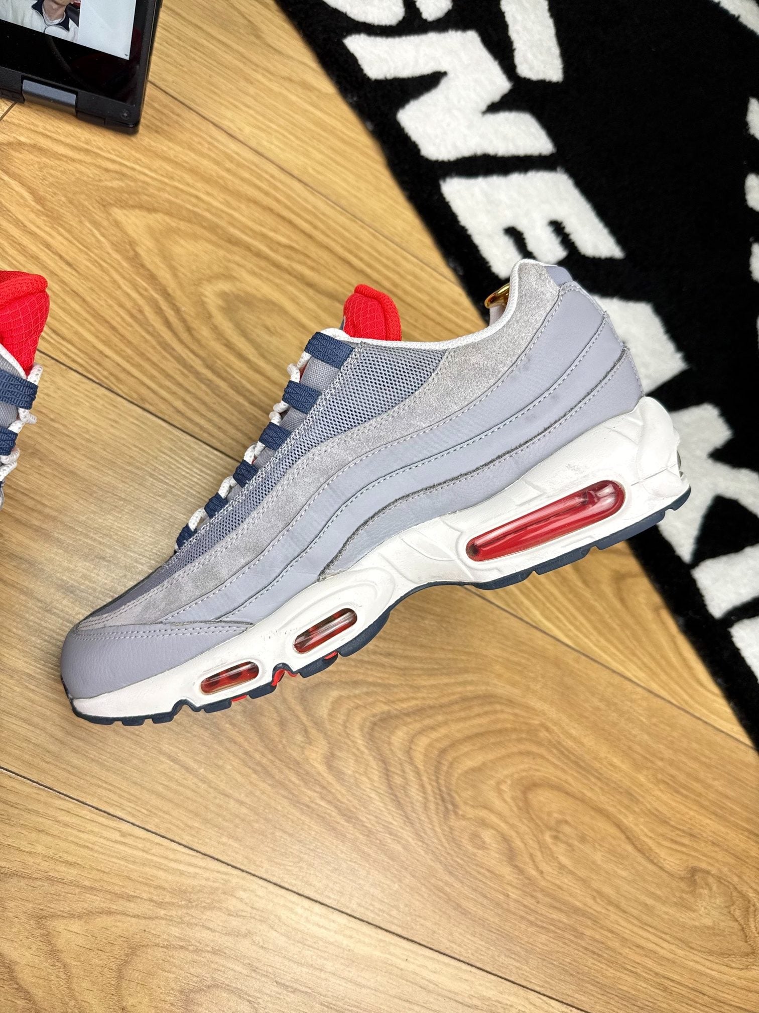 Nike Air Max 95 Cement Grey Thunder Blue — buty sportowe męskie w bardzo dobrym stanie rozmiar 44, wewnętrzny panel prawego buta