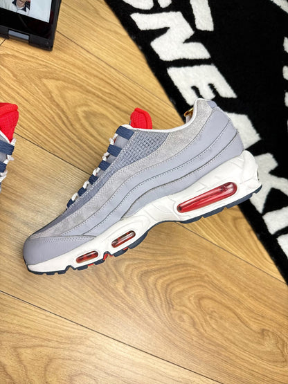 Nike Air Max 95 Cement Grey Thunder Blue — buty sportowe męskie w bardzo dobrym stanie rozmiar 44, wewnętrzny panel prawego buta