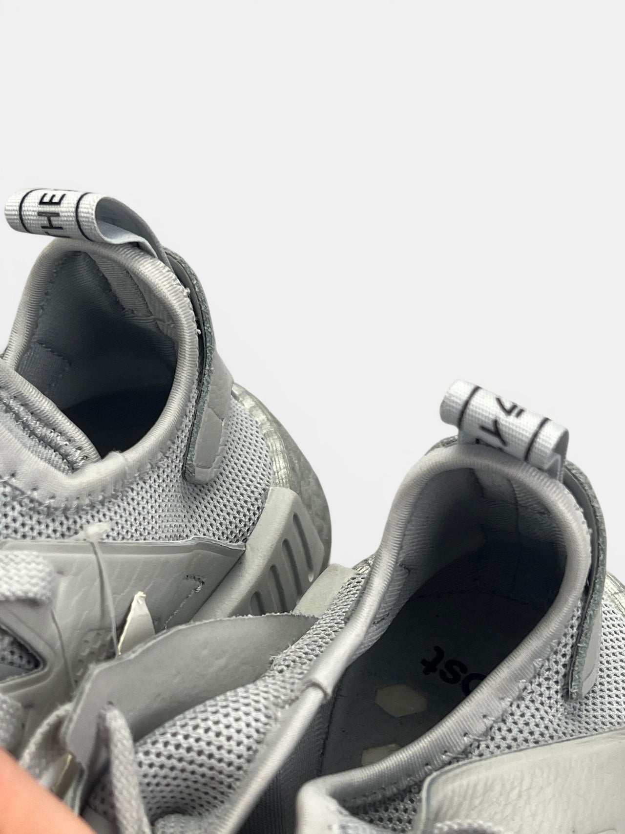 Adidas NMD_XR1 Triple Grey — buty sportowe męskie nowe rozmiar 42 2/3, zapiętki butów