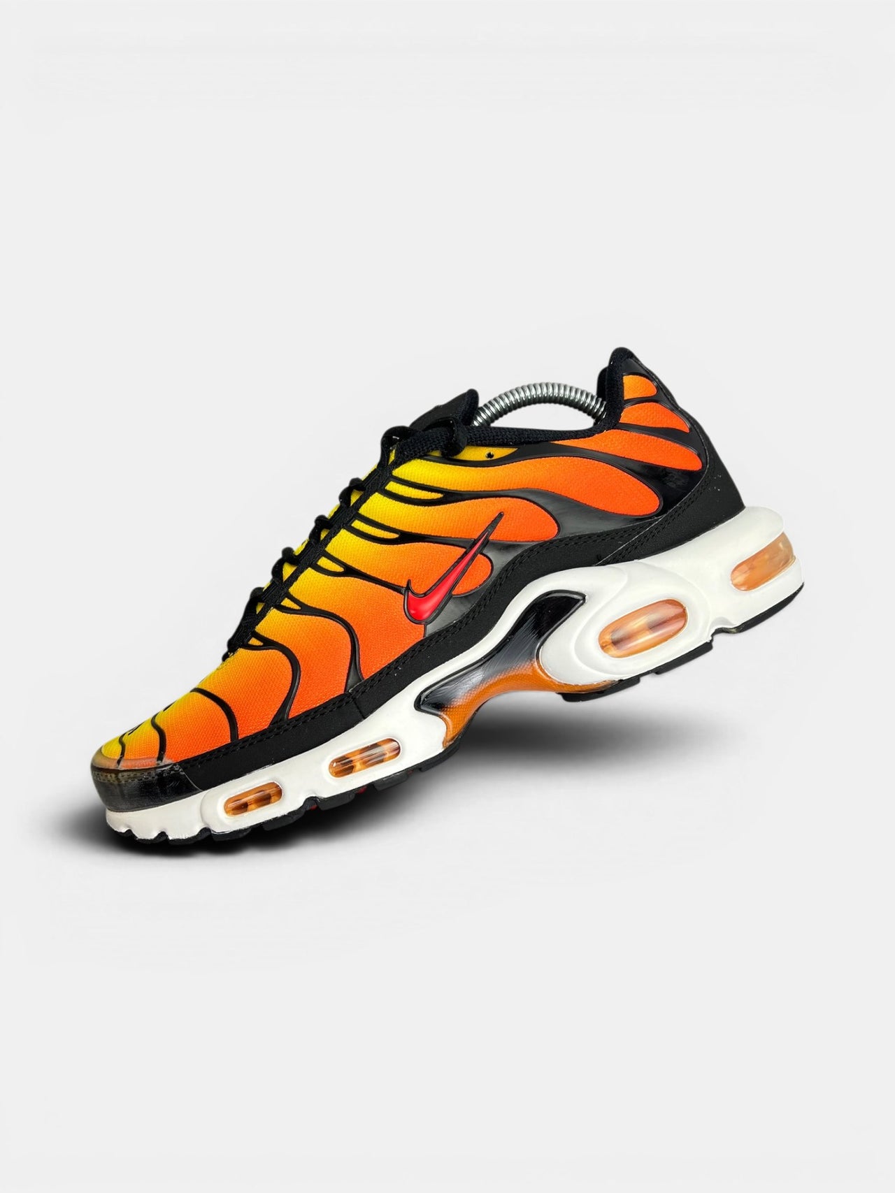 Nike Air Max Plus Sunset — buty sportowe męskie w bardzo dobrym stanie rozmiar 44, zewnętrzny panel lewego buta