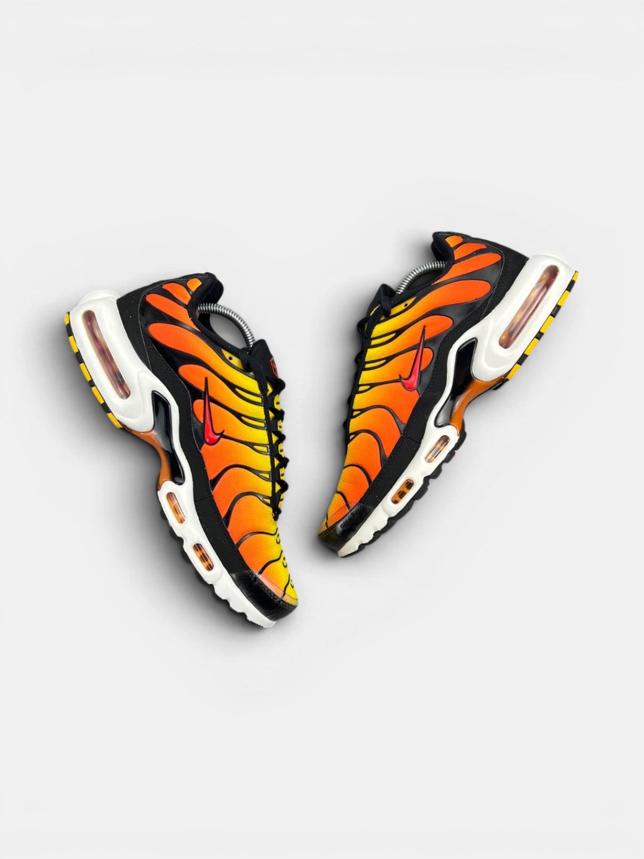 Nike Air Max Plus Sunset — buty sportowe męskie w bardzo dobrym stanie rozmiar 44, widok z góry na wewnętrzną stronę butów