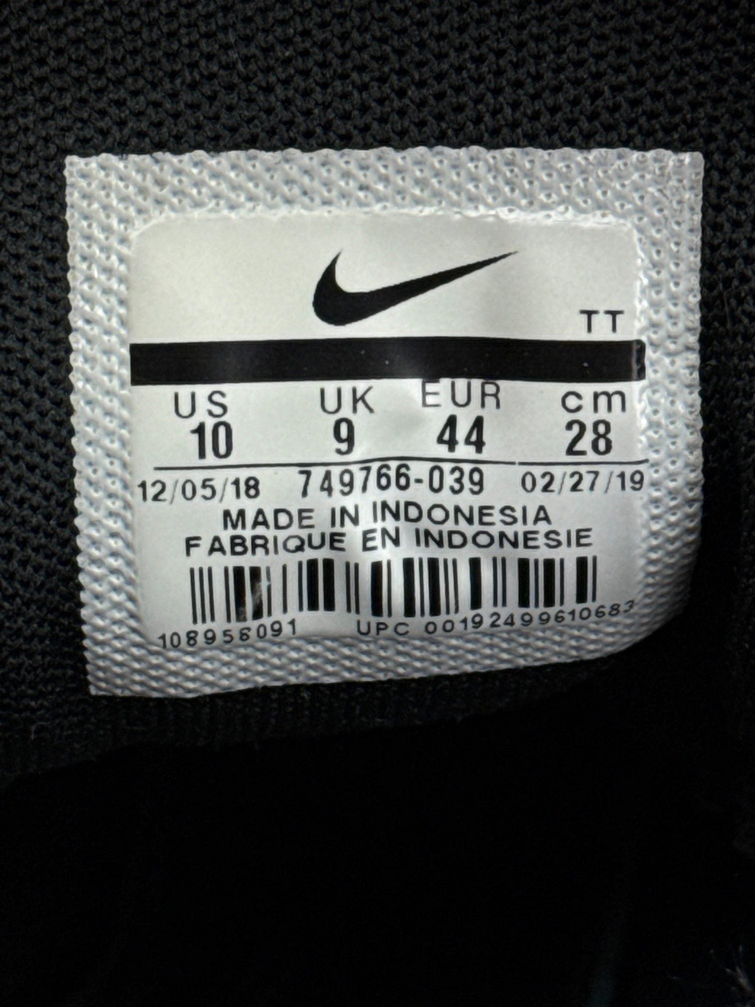Nike Air Max 95 Essential Bred — buty sportowe męskie w bardzo dobrym stanie rozmiar 44, boczny profil