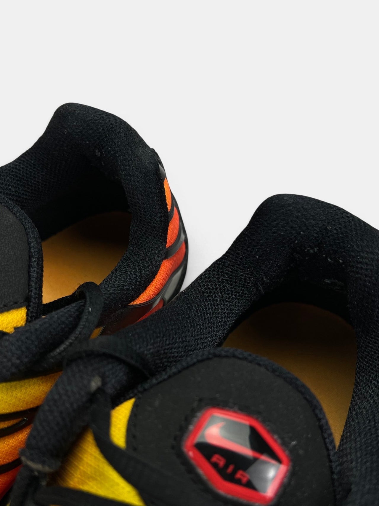 Nike Air Max Plus Sunset — buty sportowe męskie w bardzo dobrym stanie rozmiar 44, zapiętki butów