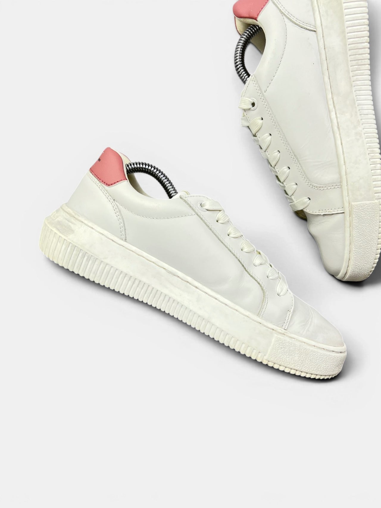 Calvin Klein Jeans Chunky Cupsole Monologo — buty sportowe damskie w bardzo dobrym stanie rozmiar 38, wewnętrzny panel lewego buta