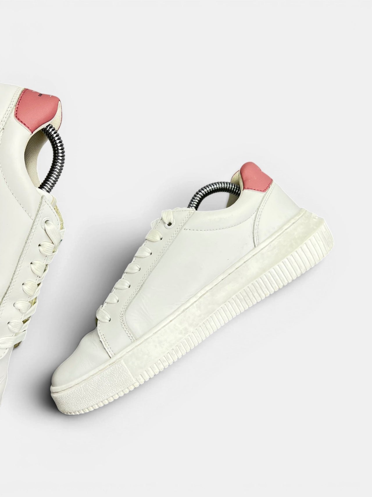 Calvin Klein Jeans Chunky Cupsole Monologo — buty sportowe damskie w bardzo dobrym stanie rozmiar 38, wewnętrzny panel prawego buta