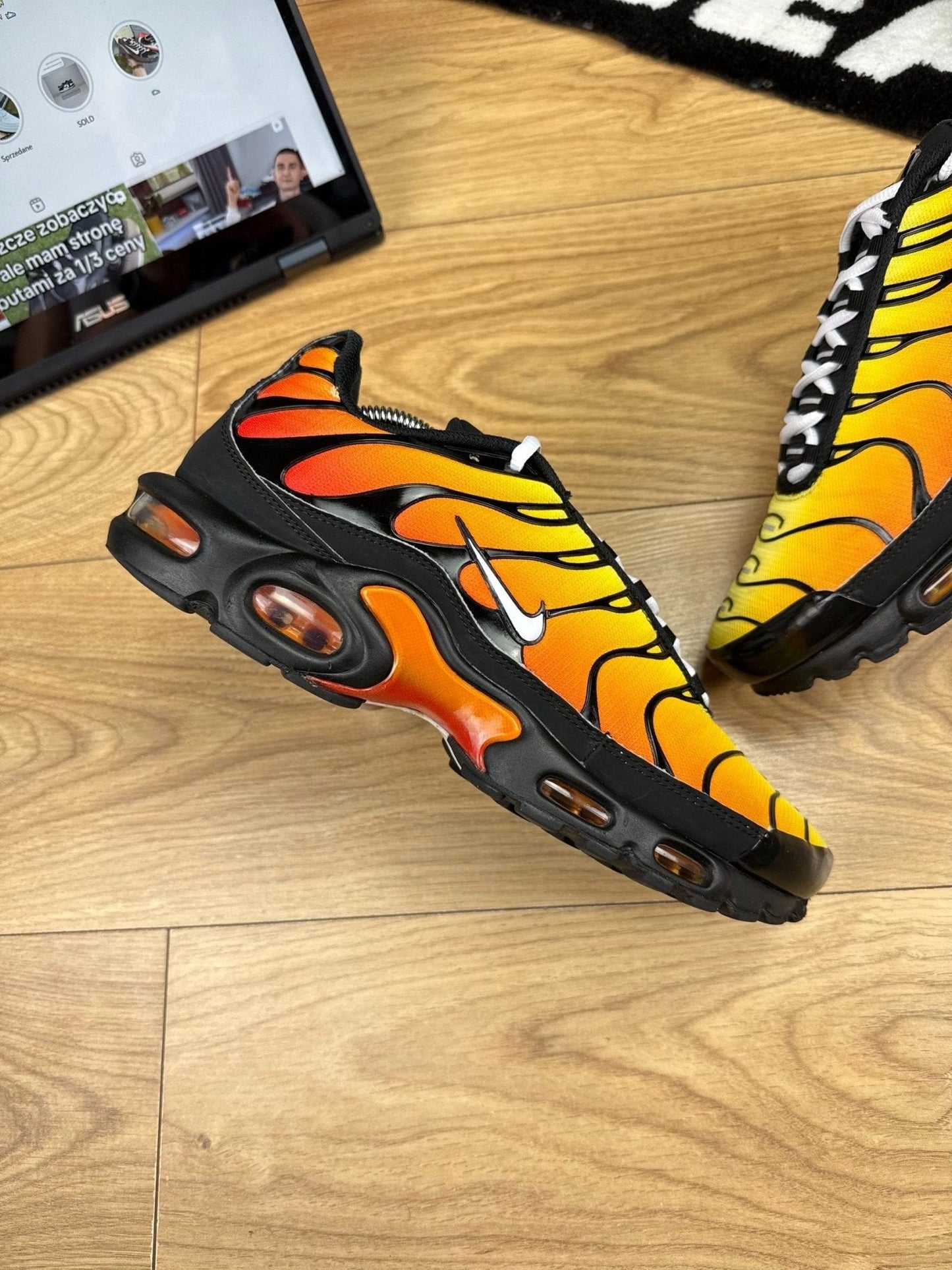 Nike Air Max Plus OG Tiger — buty sportowe męskie w bardzo dobrym stanie rozmiar 45, zewnętrzny panel prawego buta