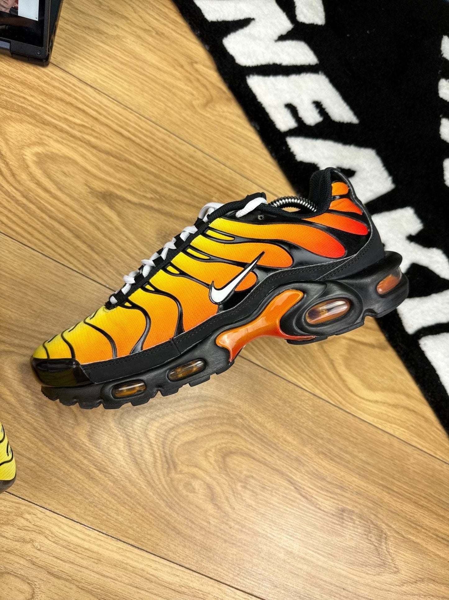 Nike Air Max Plus OG Tiger — buty sportowe męskie w bardzo dobrym stanie rozmiar 45, zewnętrzny panel lewego buta