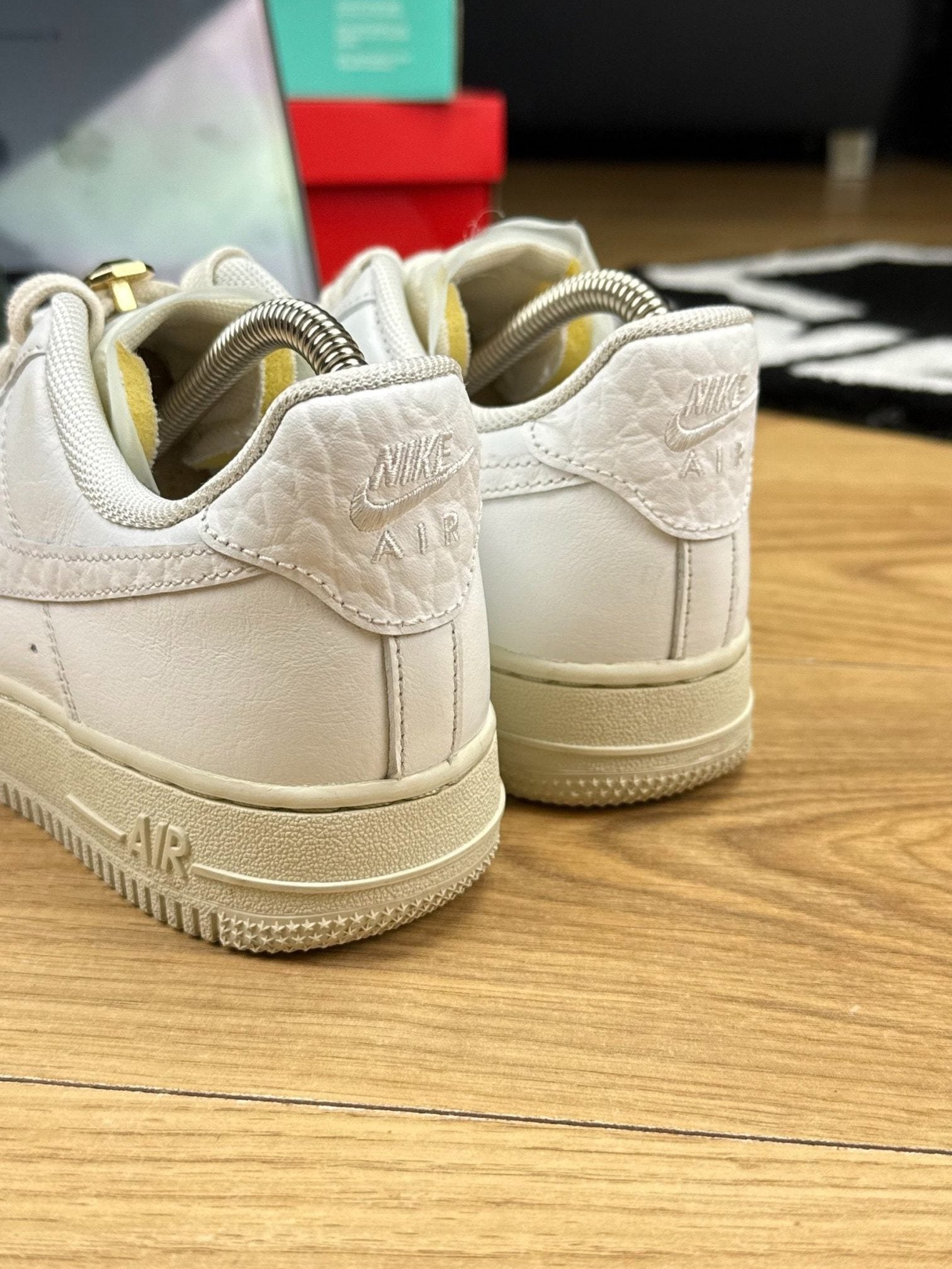 Nike Air Force 1 Low '07 White Black — buty sportowe damskie w bardzo dobrym stanie rozmiar 37.5, podeszwa