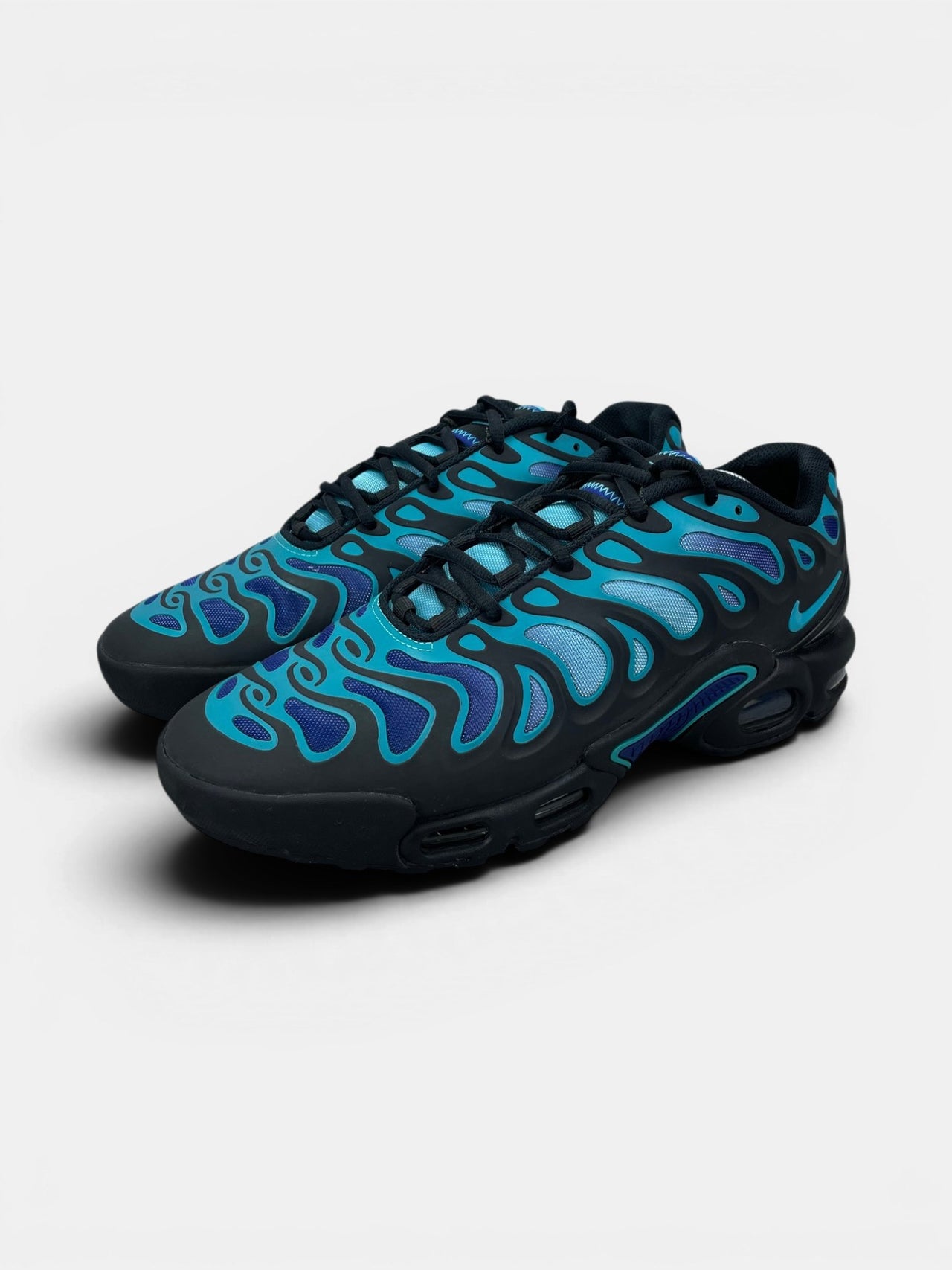 Nike Air Max Plus Drift Dusty Cactus — buty sportowe męskie w bardzo dobrym stanie rozmiar 44, widok z boku