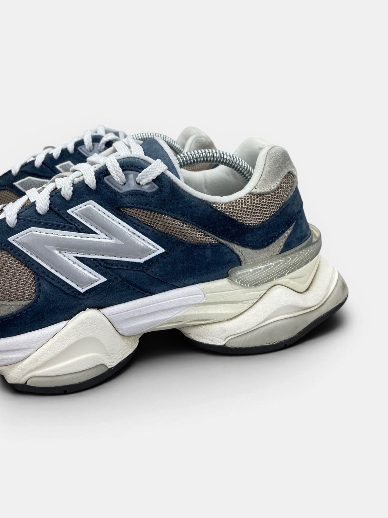 New Balance 9060 Navy Mushroom — buty sportowe męskie w bardzo dobrym stanie rozmiar 44.5, opcjonalne zdjęcie 1