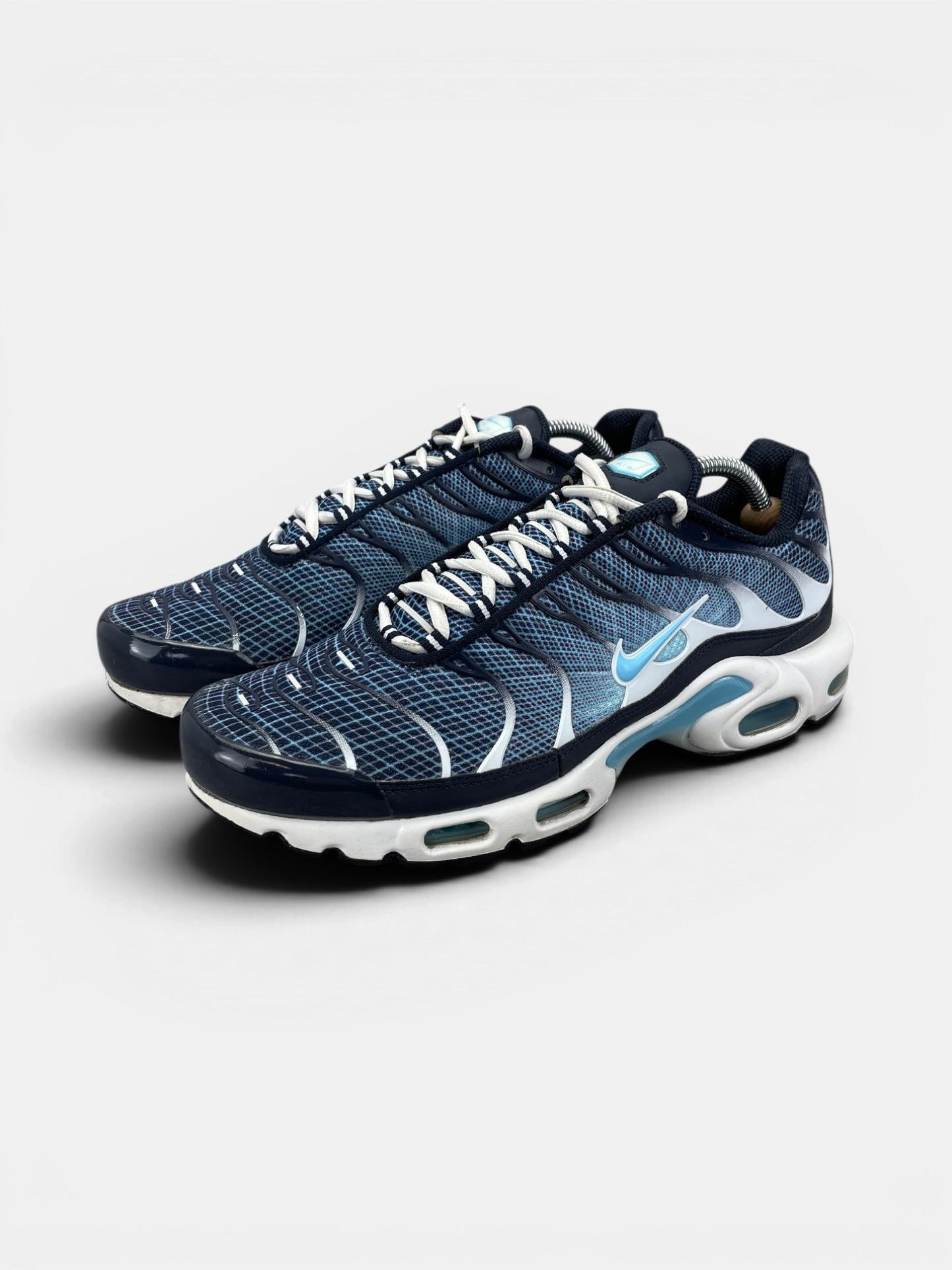 Nike Air Max Plus Dark Obsidian — buty sportowe męskie w bardzo dobrym stanie rozmiar 44, widok z boku