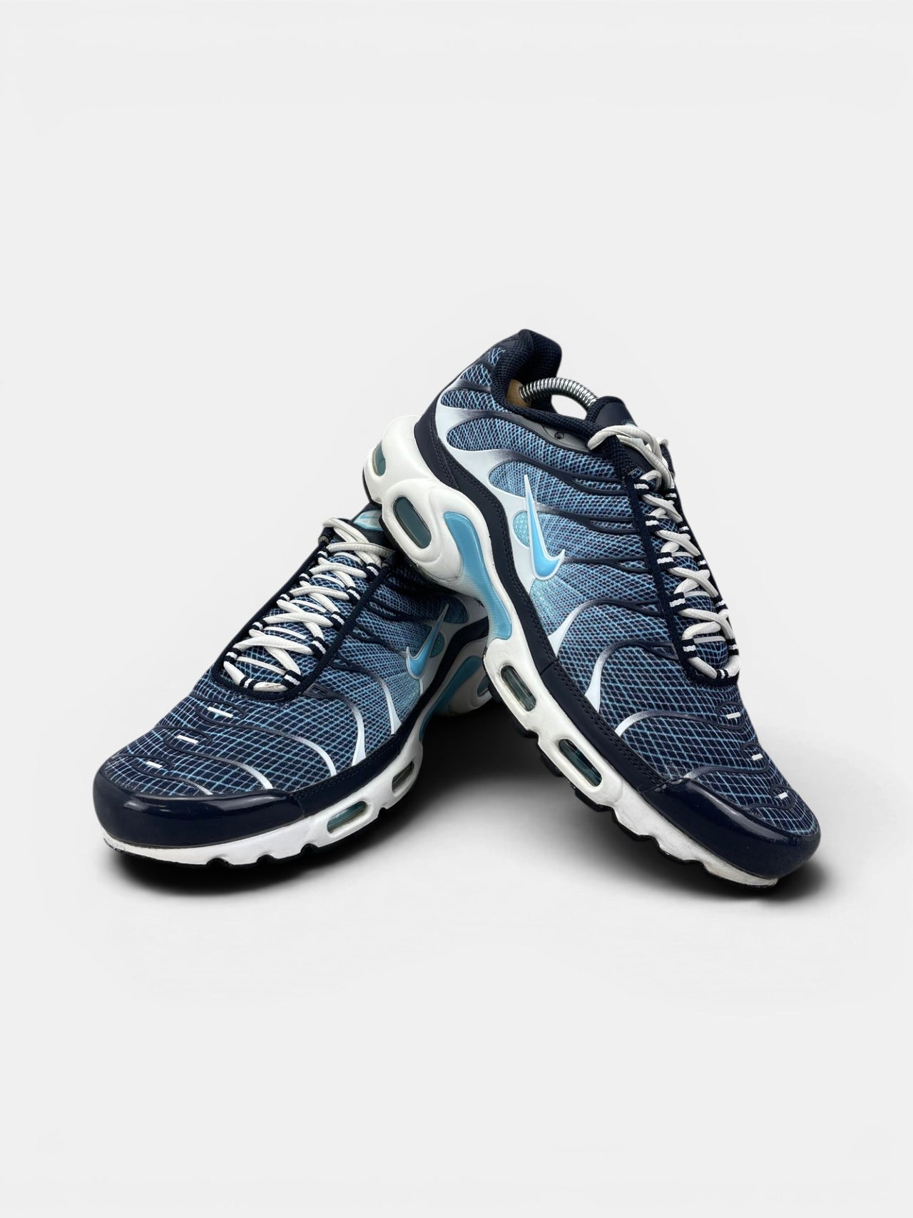 Nike Air Max Plus Dark Obsidian — buty sportowe męskie w bardzo dobrym stanie rozmiar 44, boczny profil